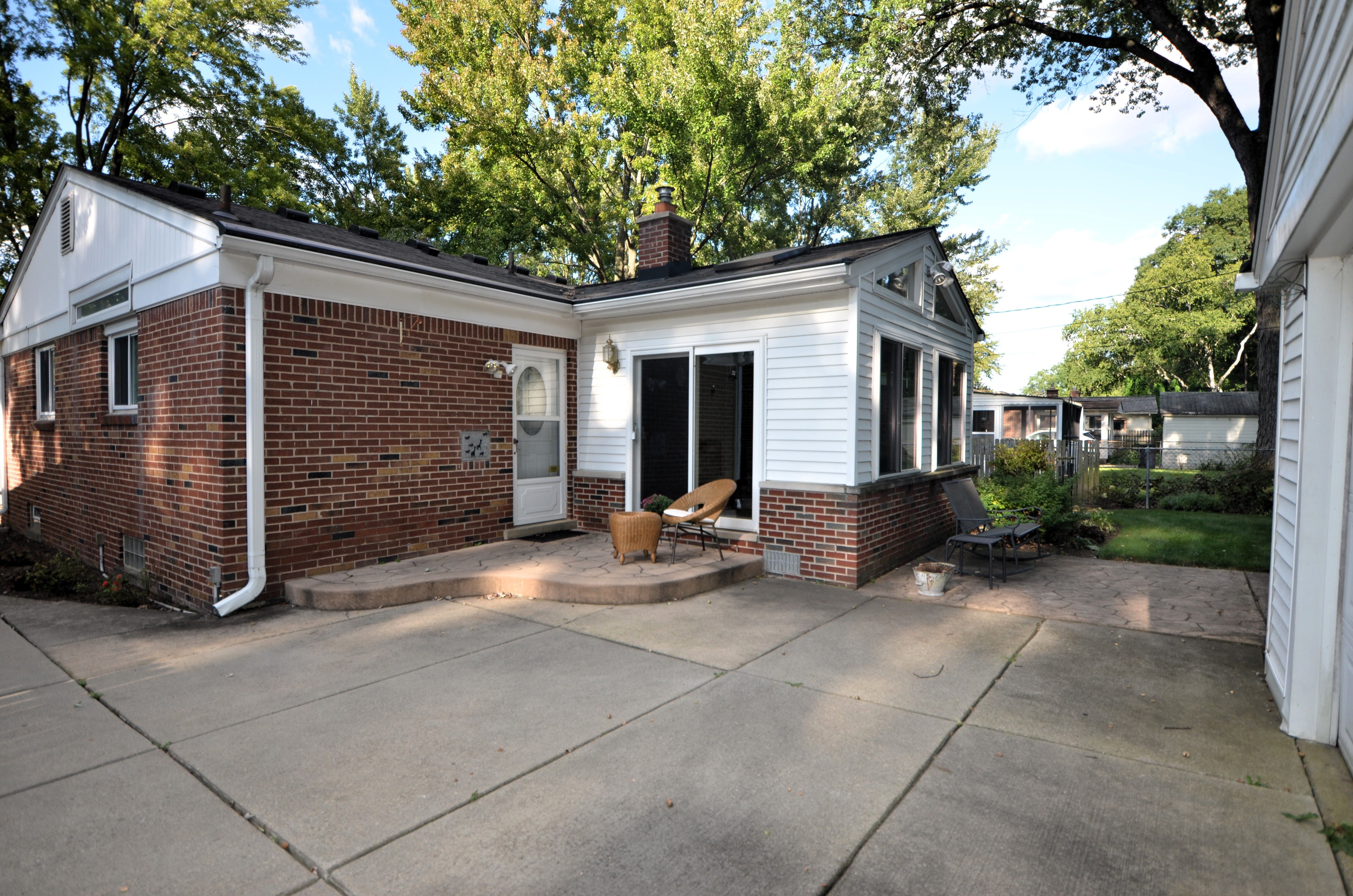 Photo 5 of 8 of 425 W LA SALLE Avenue house