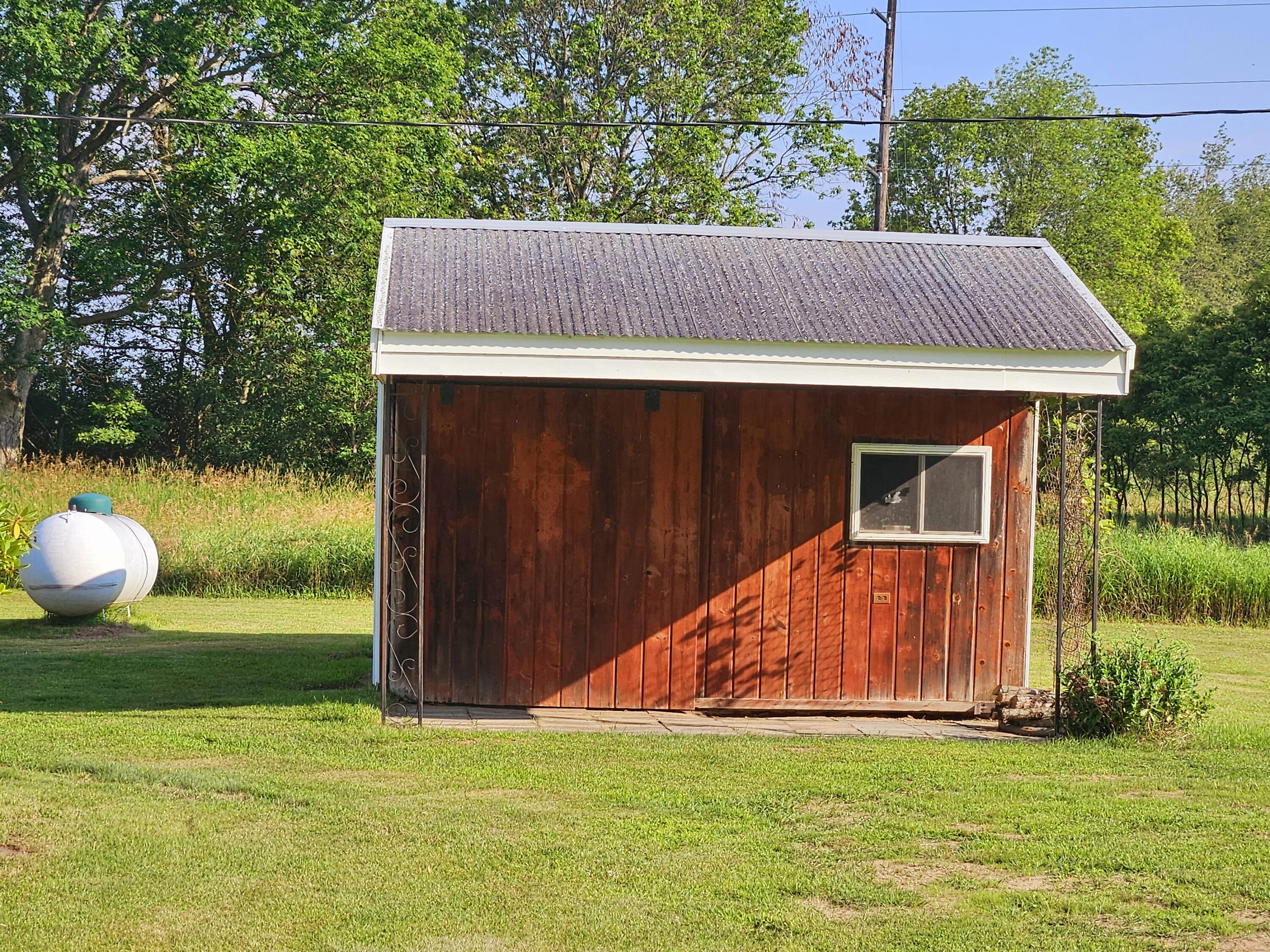 Photo 4 of 19 of 5020 Gun Lake Road house