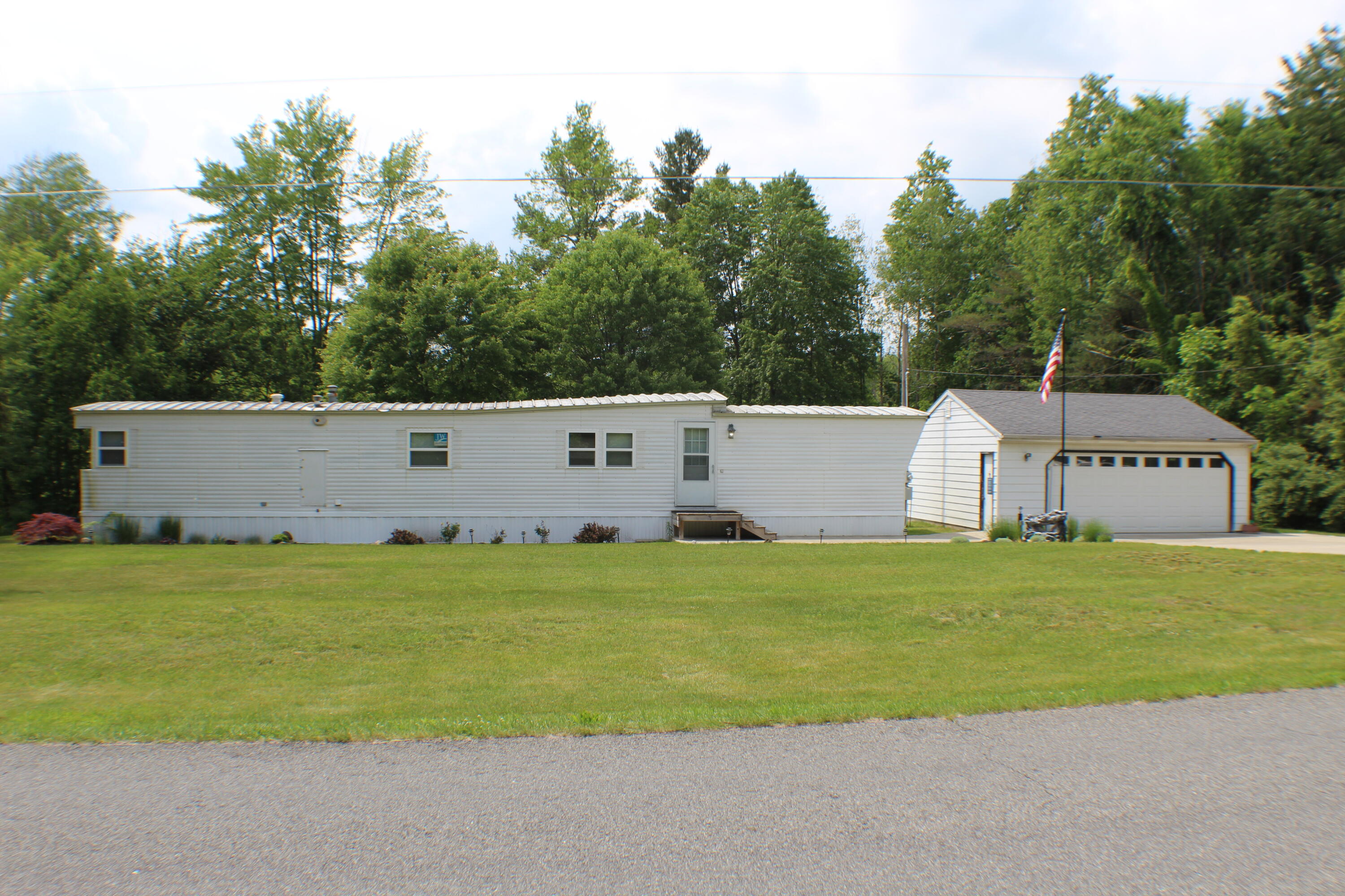 Photo 1 of 29 of 15075 Hanna Avenue NE mobile home