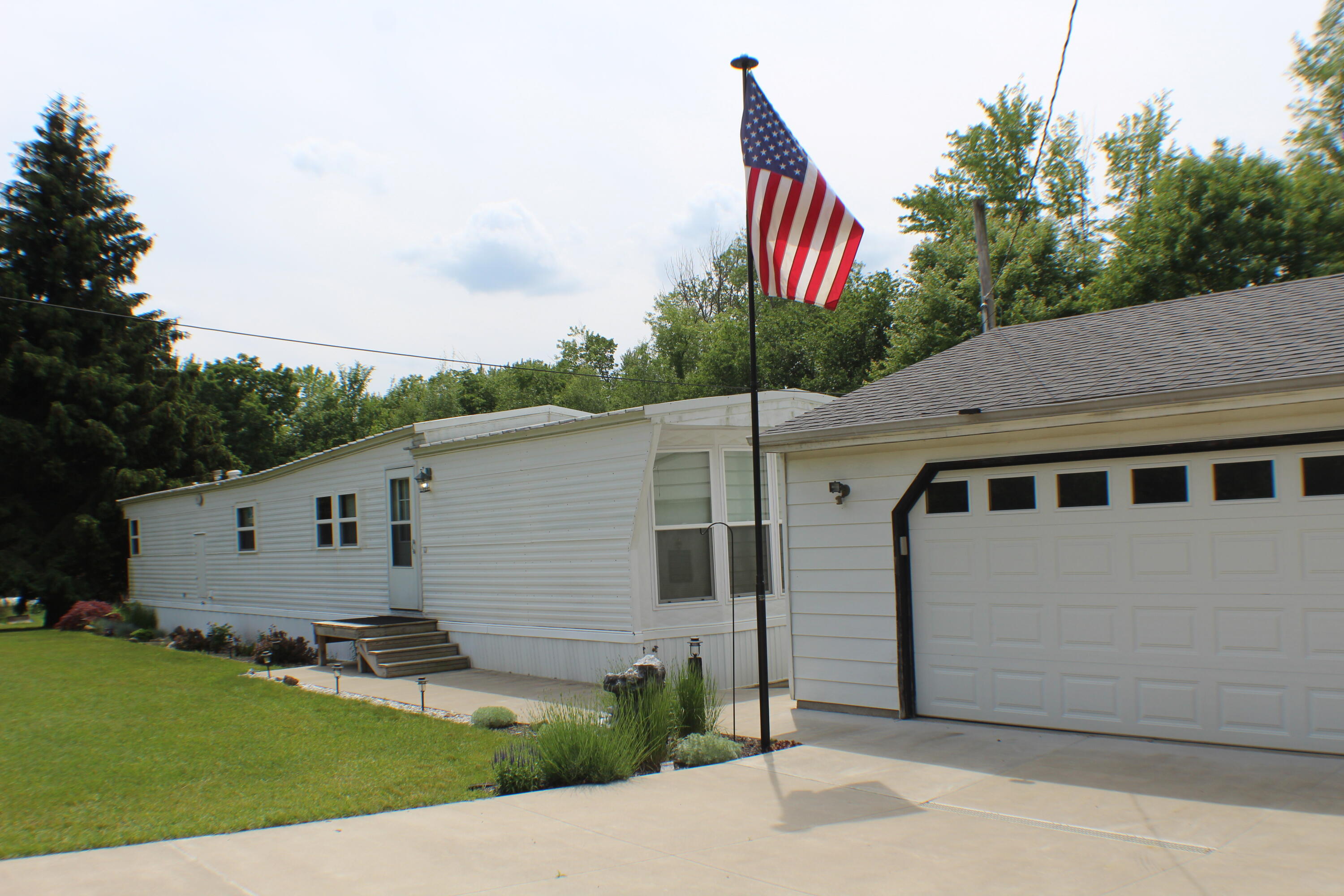 Photo 14 of 29 of 15075 Hanna Avenue NE mobile home