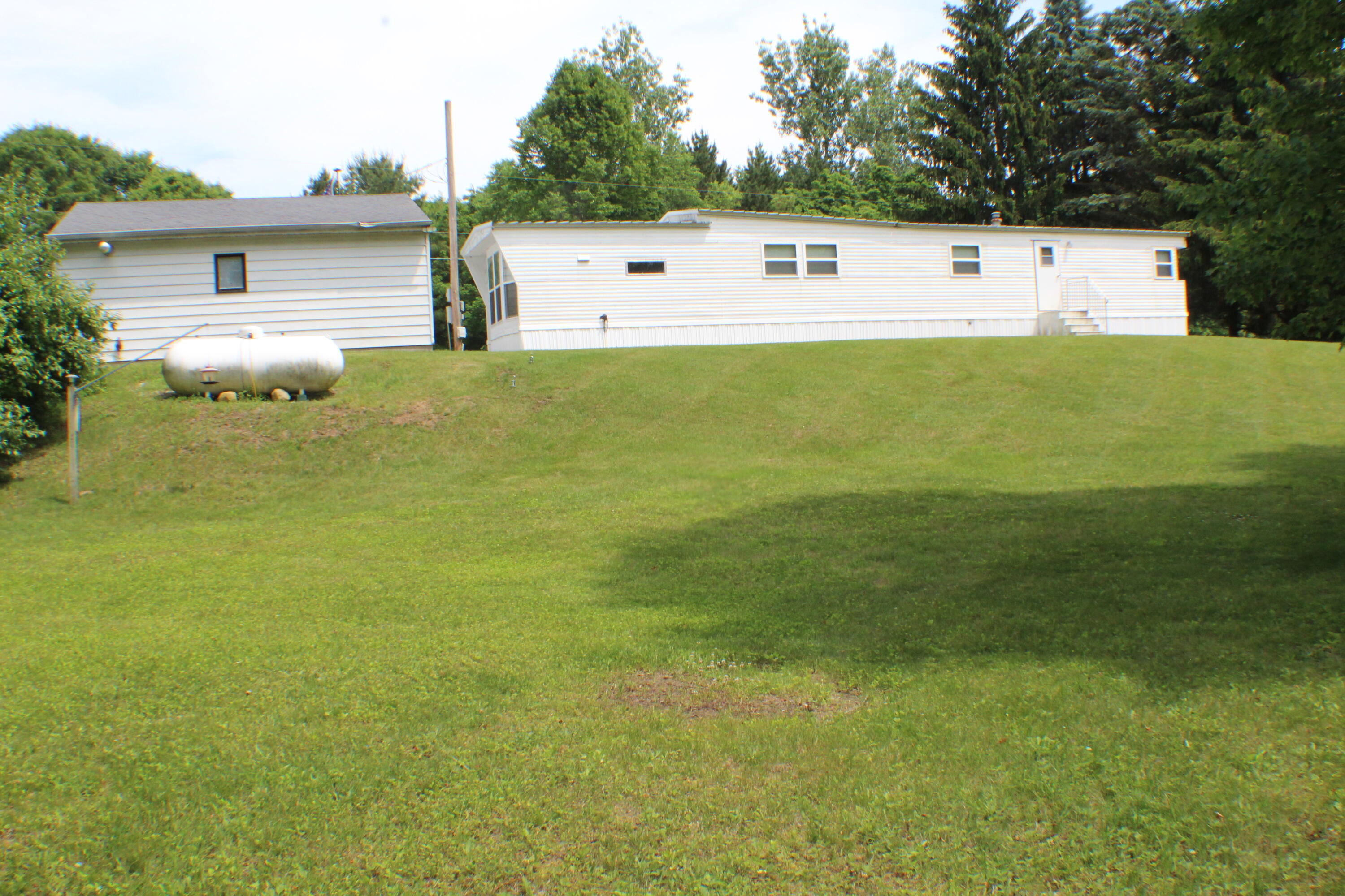 Photo 2 of 29 of 15075 Hanna Avenue NE mobile home