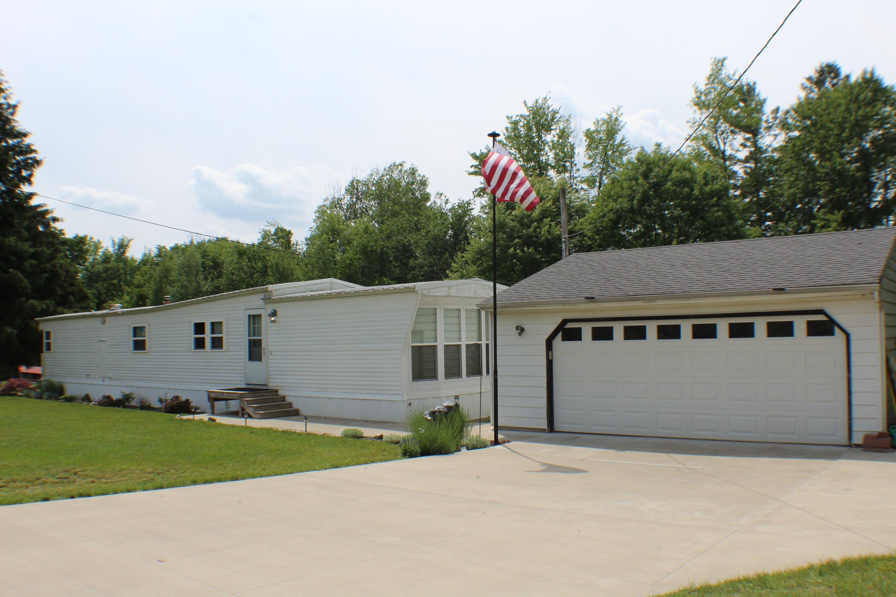 Photo 3 of 29 of 15075 Hanna Avenue NE mobile home