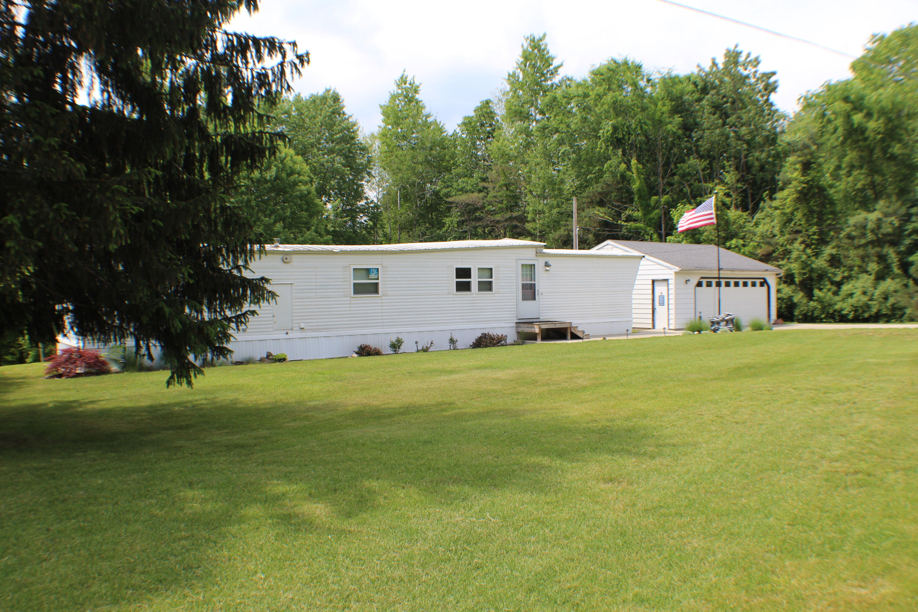 Photo 5 of 29 of 15075 Hanna Avenue NE mobile home