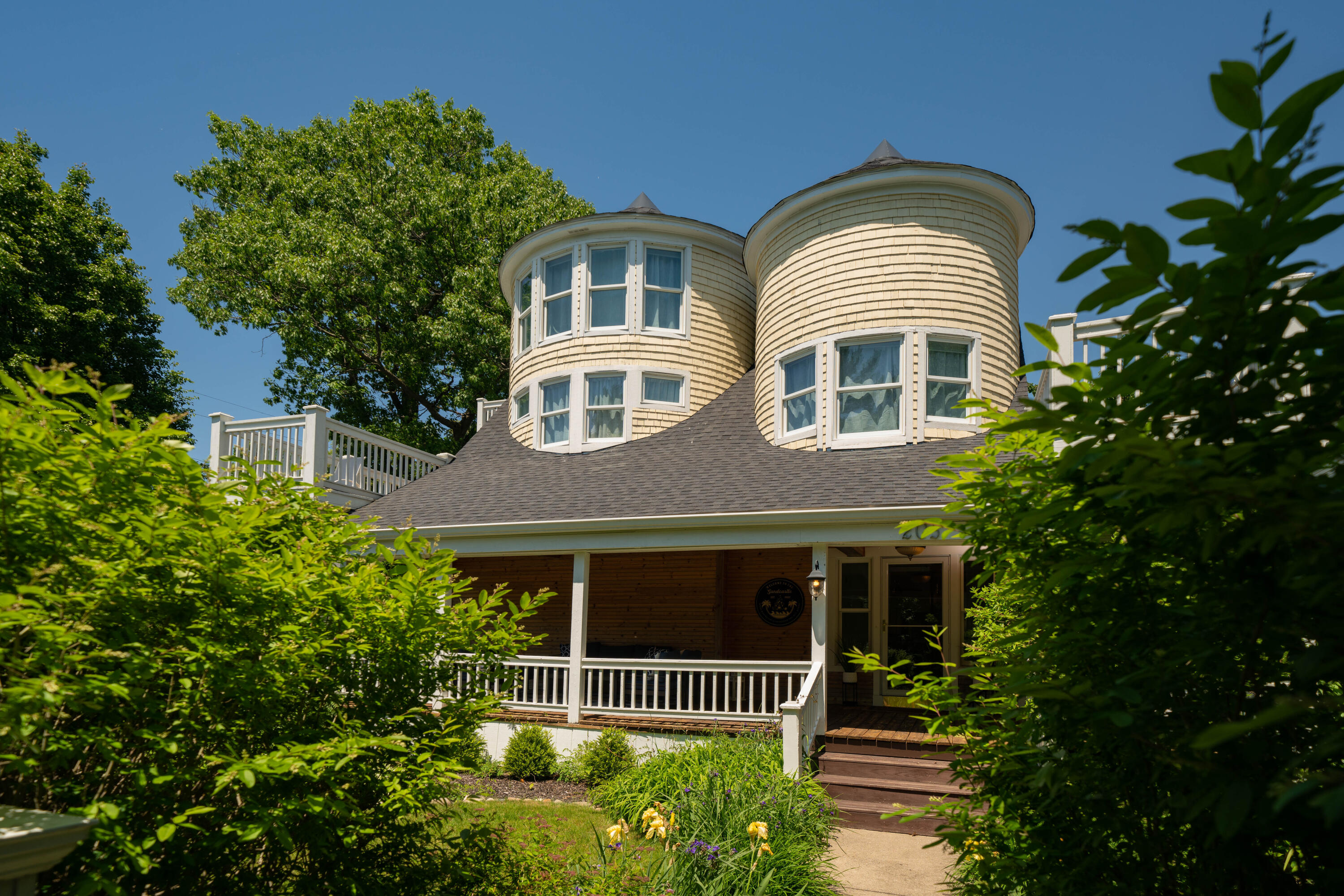 Photo 5 of 54 of 203 Dyckman Avenue house