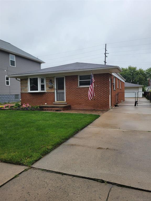 Photo 3 of 31 of 28022 Elmdale Street house