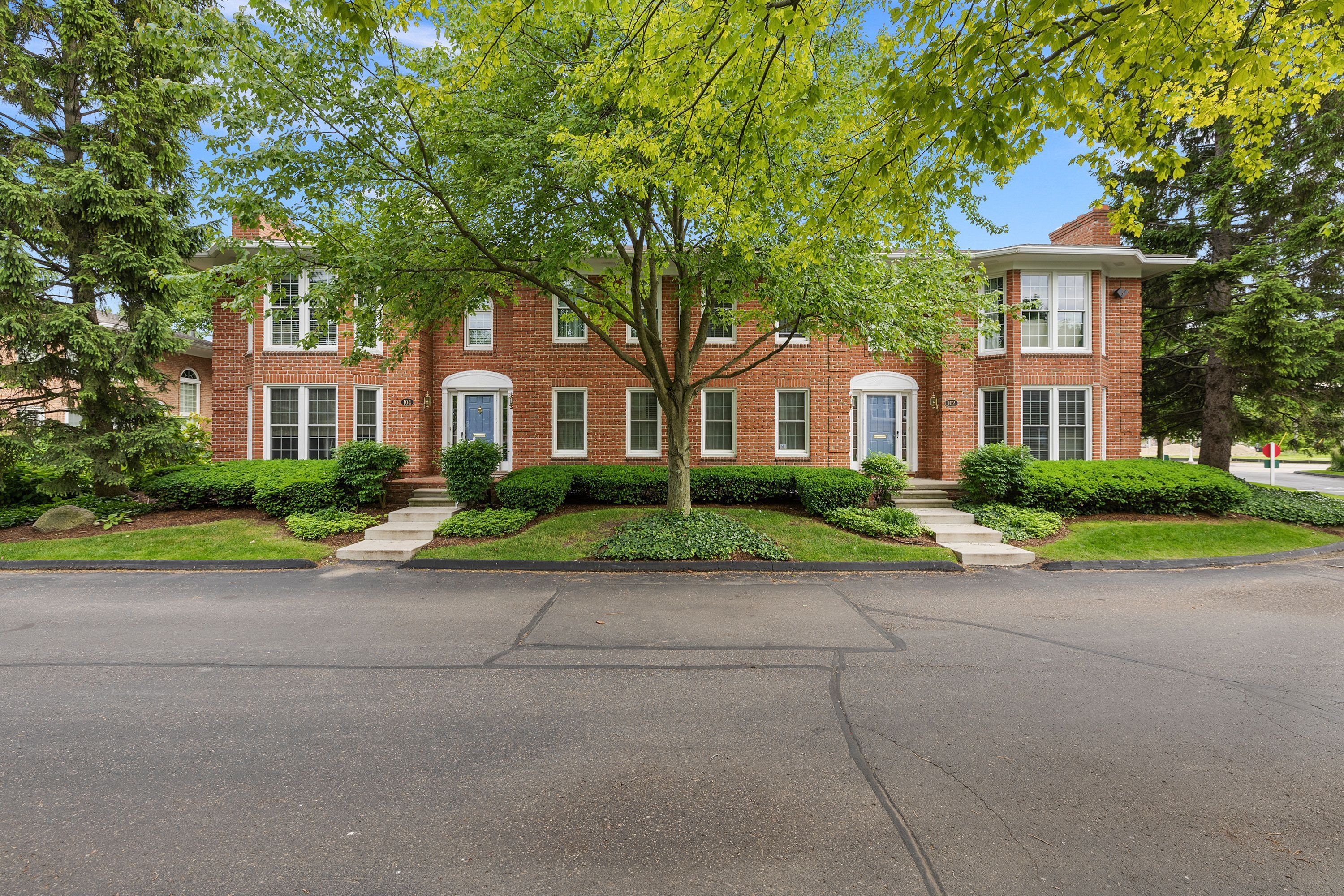 Photo 6 of 42 of 104 WINDWOOD POINTE condo