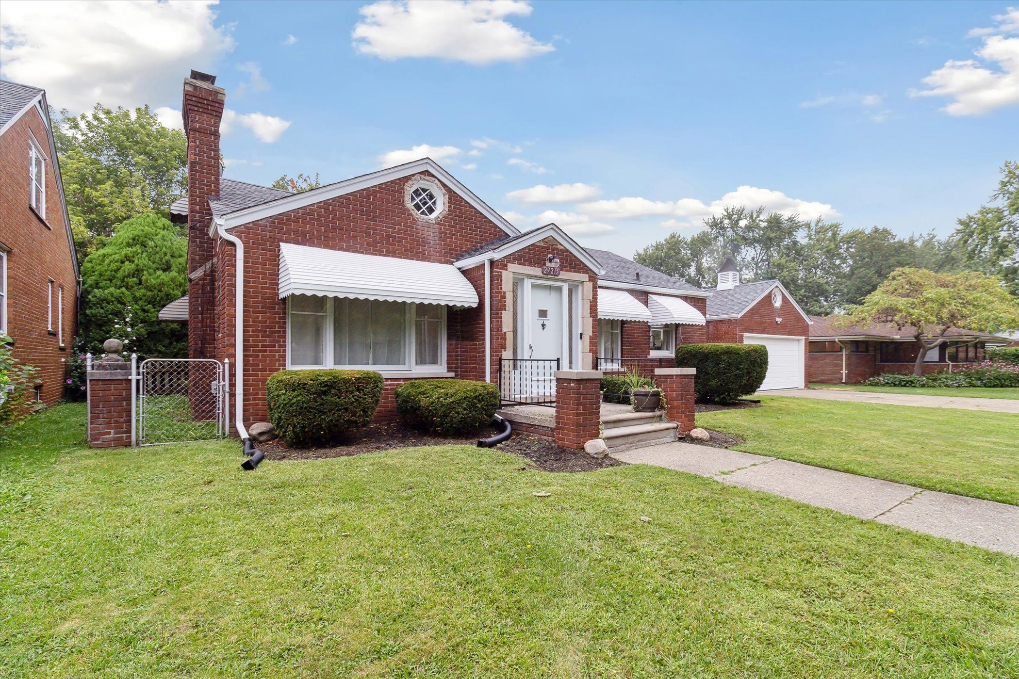 Photo 5 of 29 of 27215 LITTLE MACK Avenue house