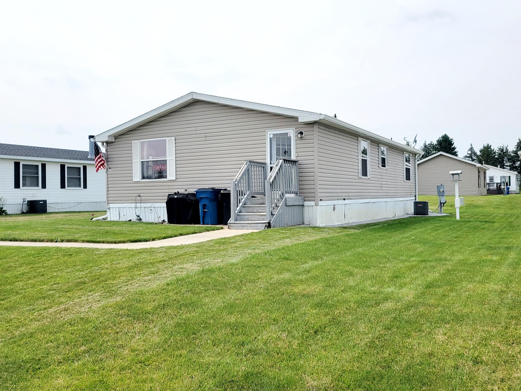 Photo 2 of 17 of 48 Somerset Street mobile home