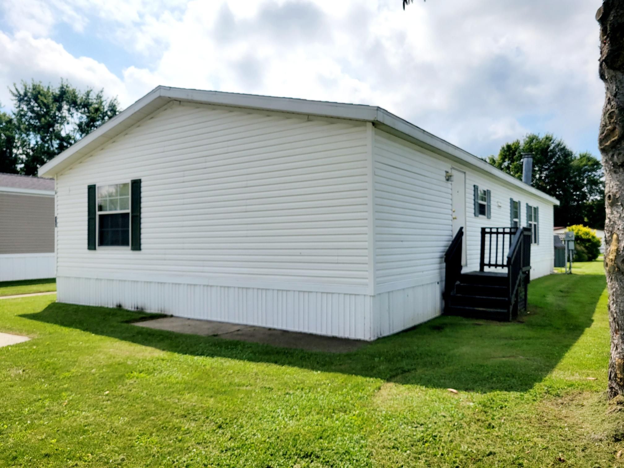 Photo 19 of 21 of 93 Woodcrest Drive mobile home