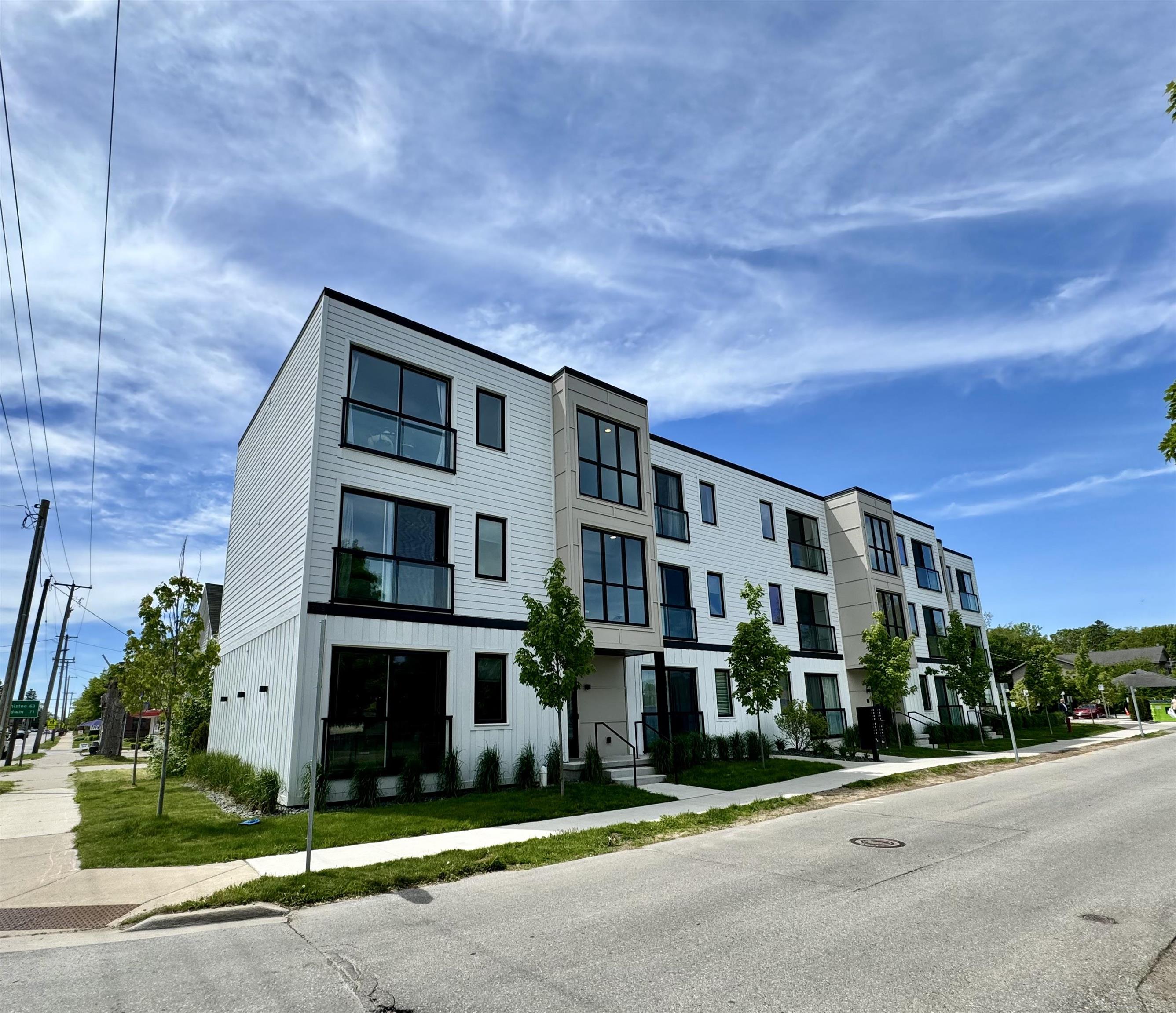 Photo 1 of 29 of 705 Cypress Street condo