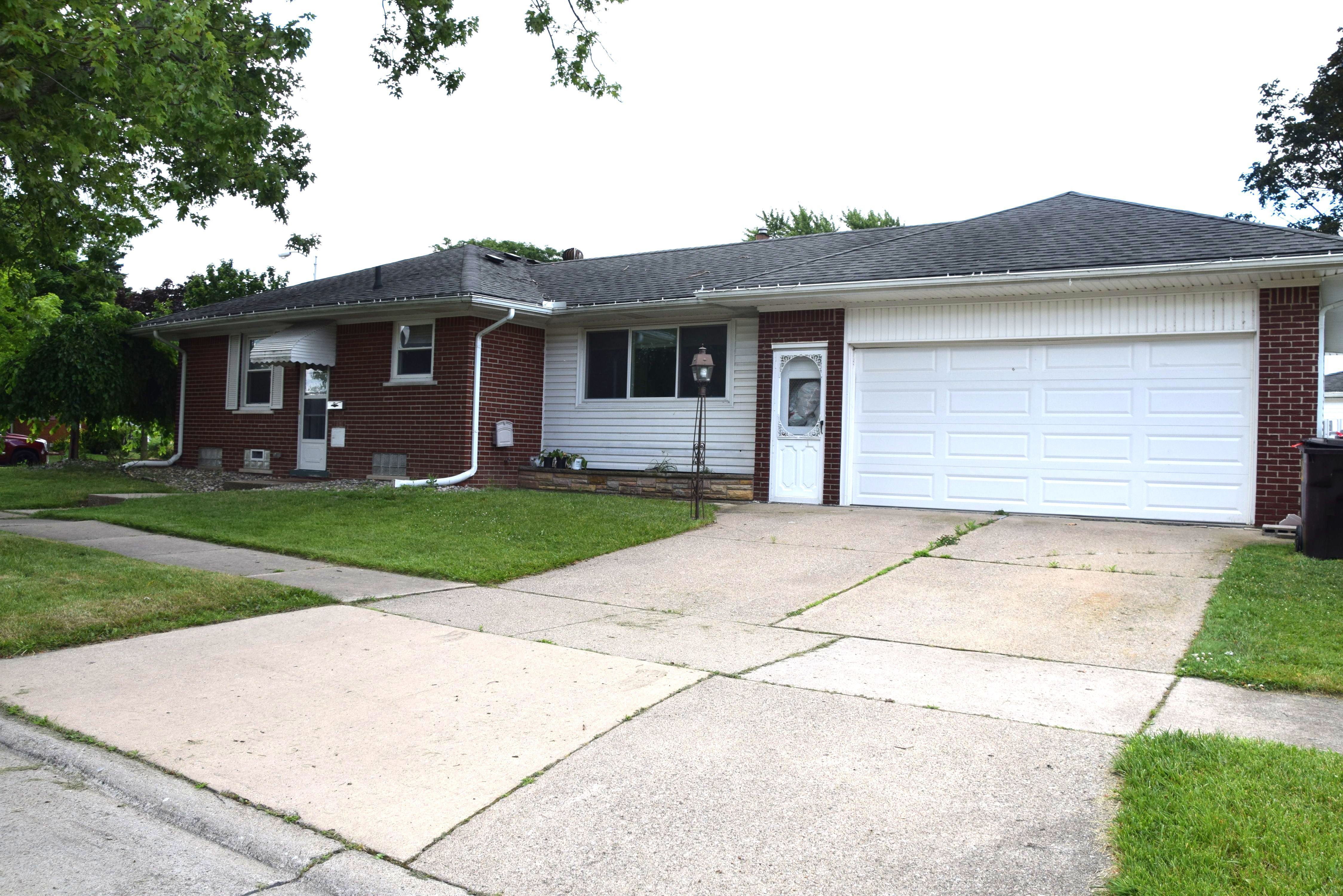 Photo 2 of 18 of 3400 EDSEL Street house