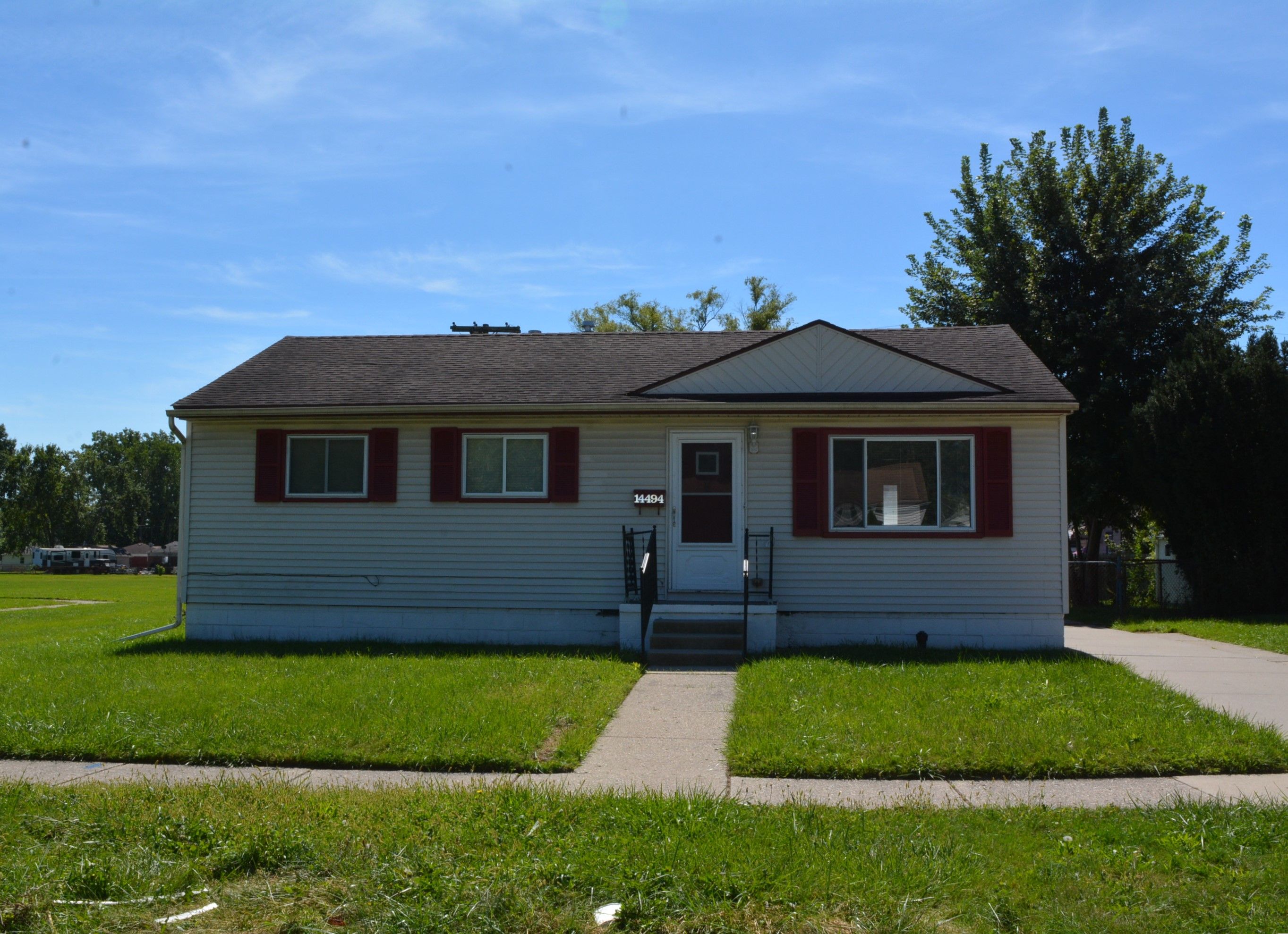 Photo 1 of 21 of 14494 LEONARD Avenue house