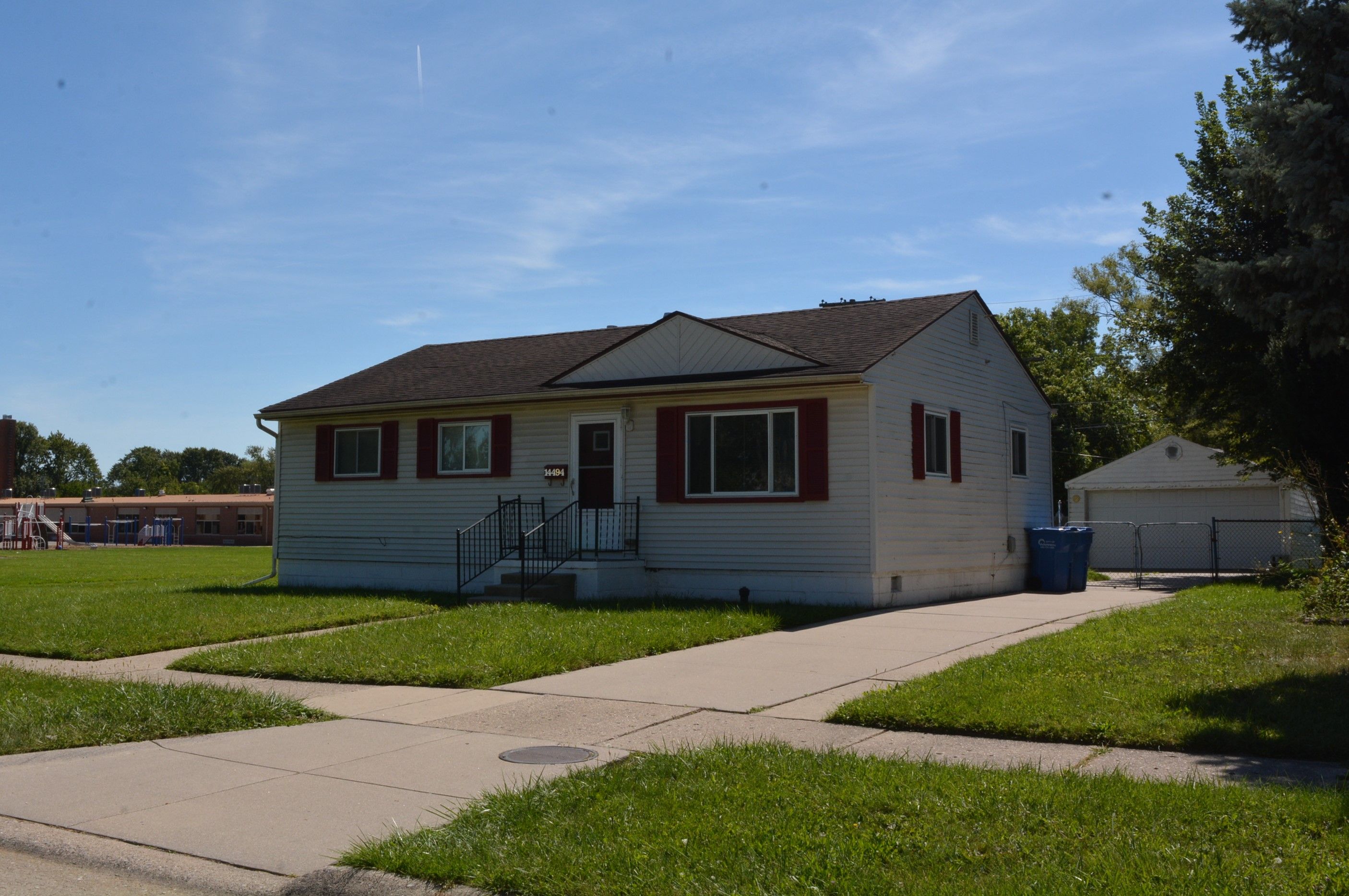 Photo 2 of 21 of 14494 LEONARD Avenue house