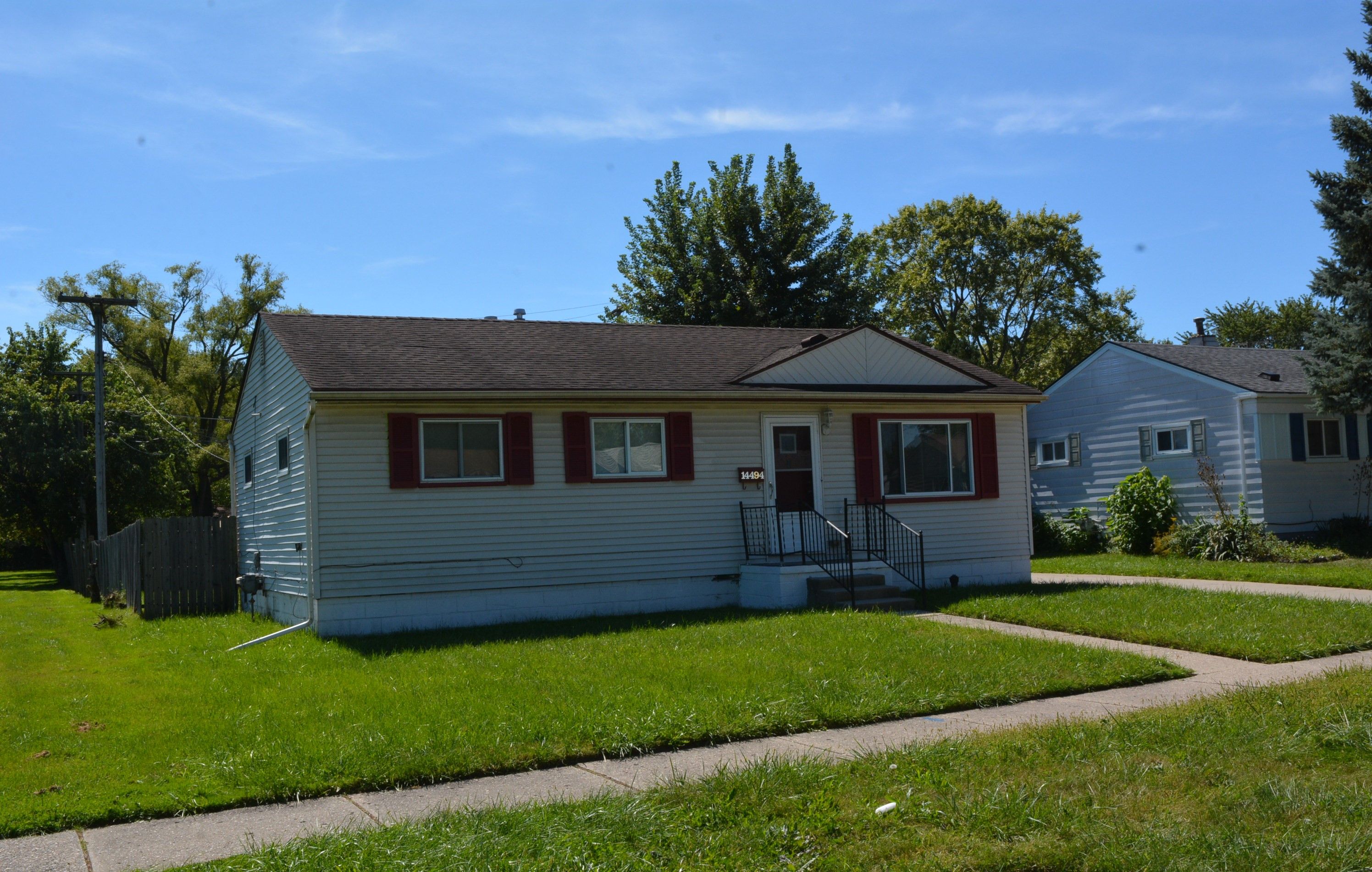 Photo 3 of 21 of 14494 LEONARD Avenue house