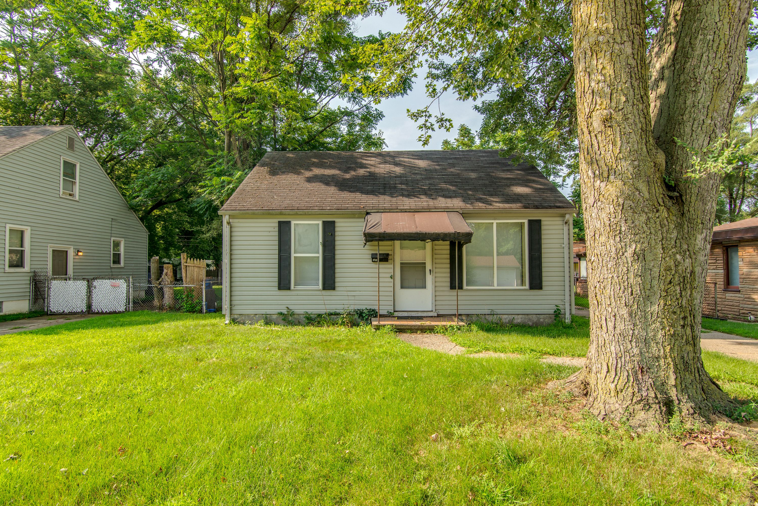 Photo 1 of 17 of 3064 ALVINA Avenue house