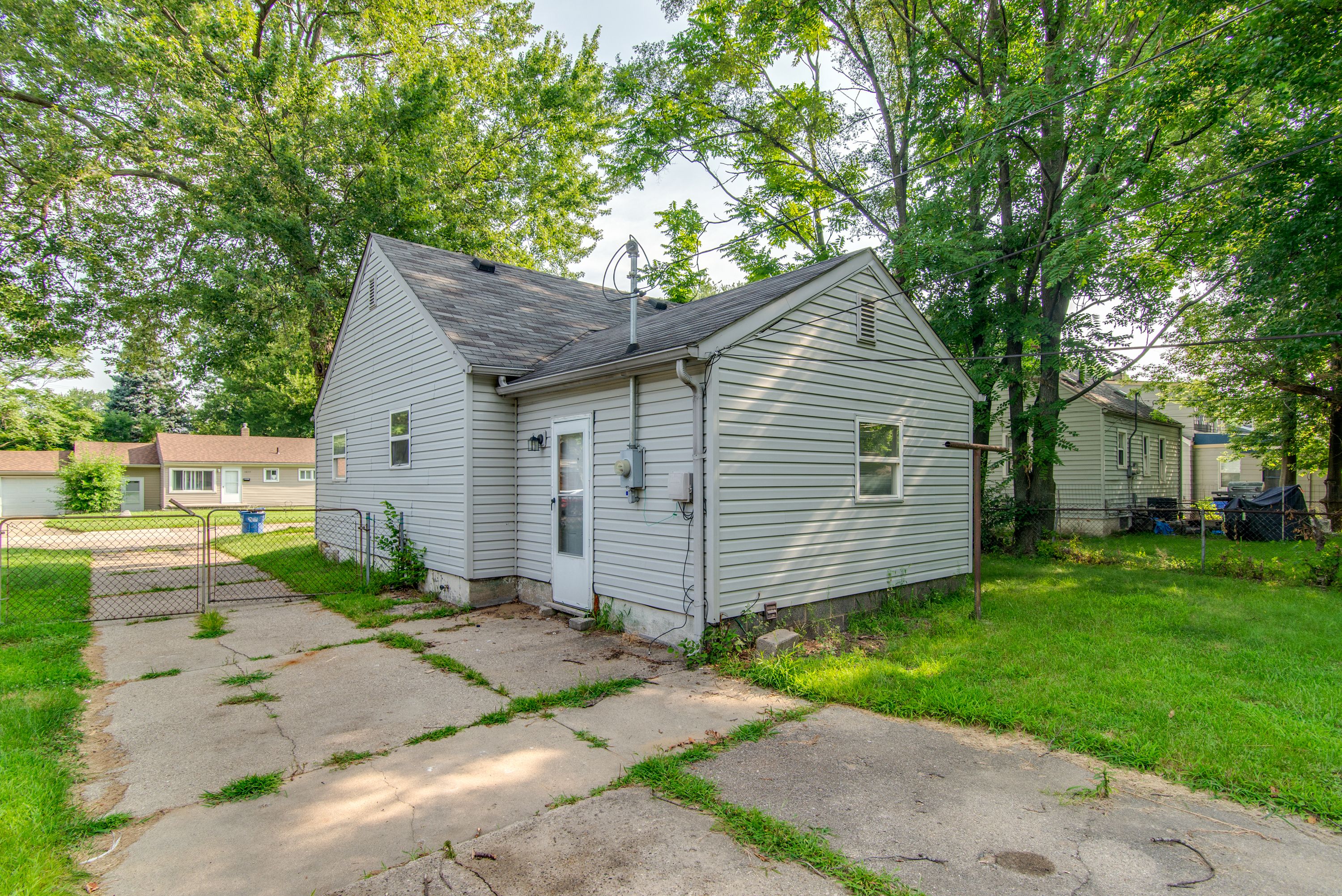 Photo 16 of 17 of 3064 ALVINA Avenue house