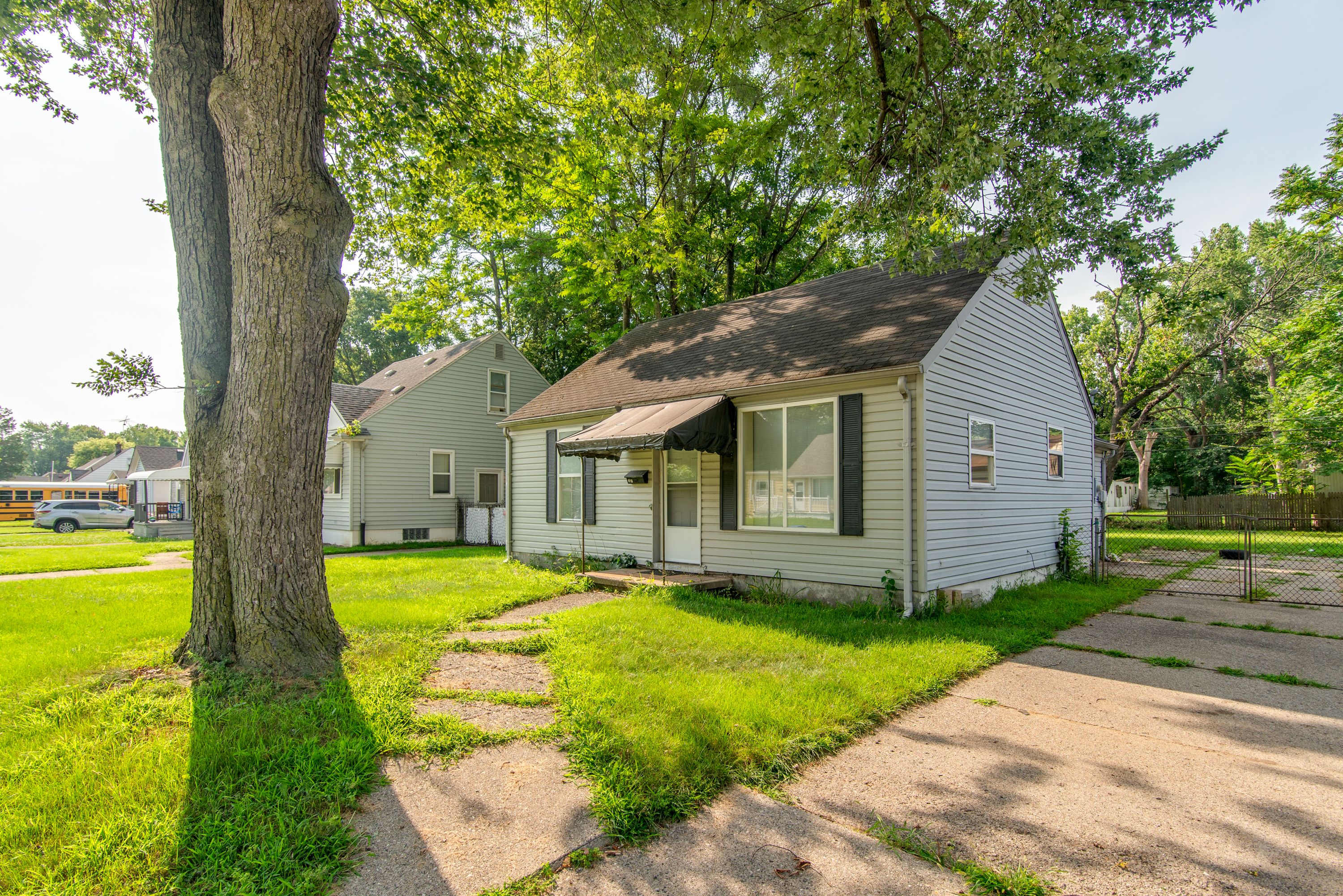 Photo 3 of 17 of 3064 ALVINA Avenue house