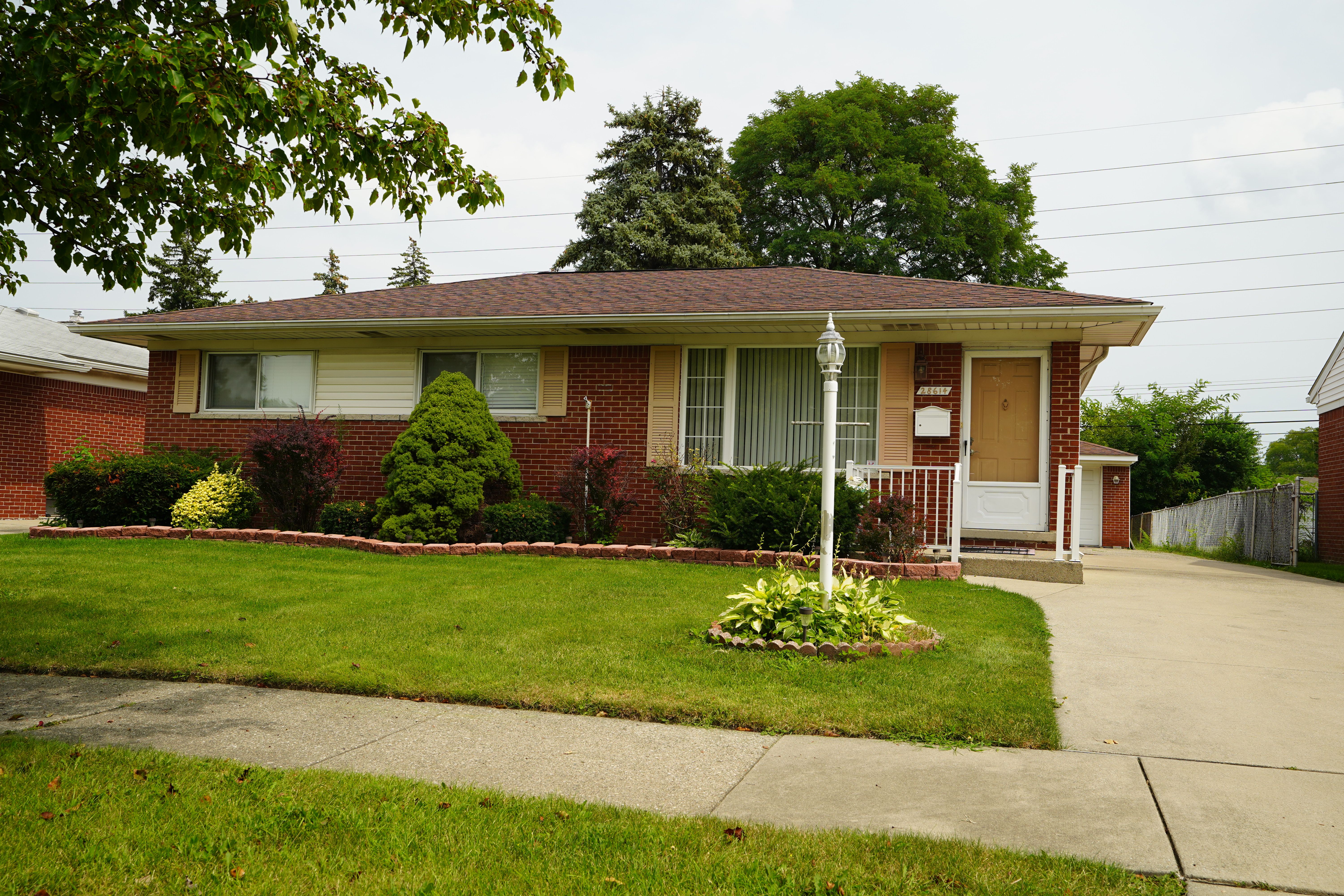 Photo 3 of 3 of 28614 SUTHERLAND Drive house