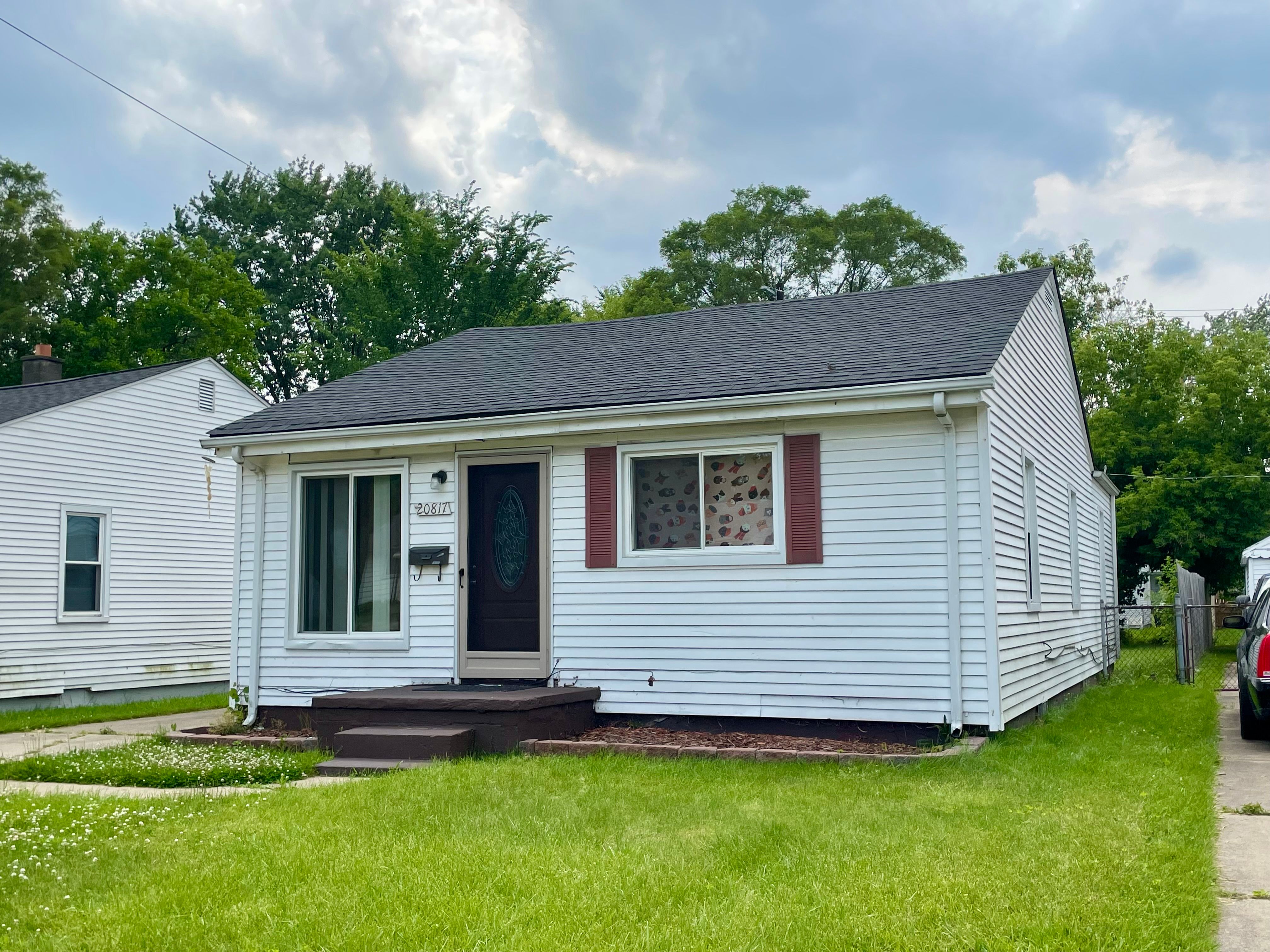 Photo 2 of 21 of 20817 ATLANTIC Avenue house