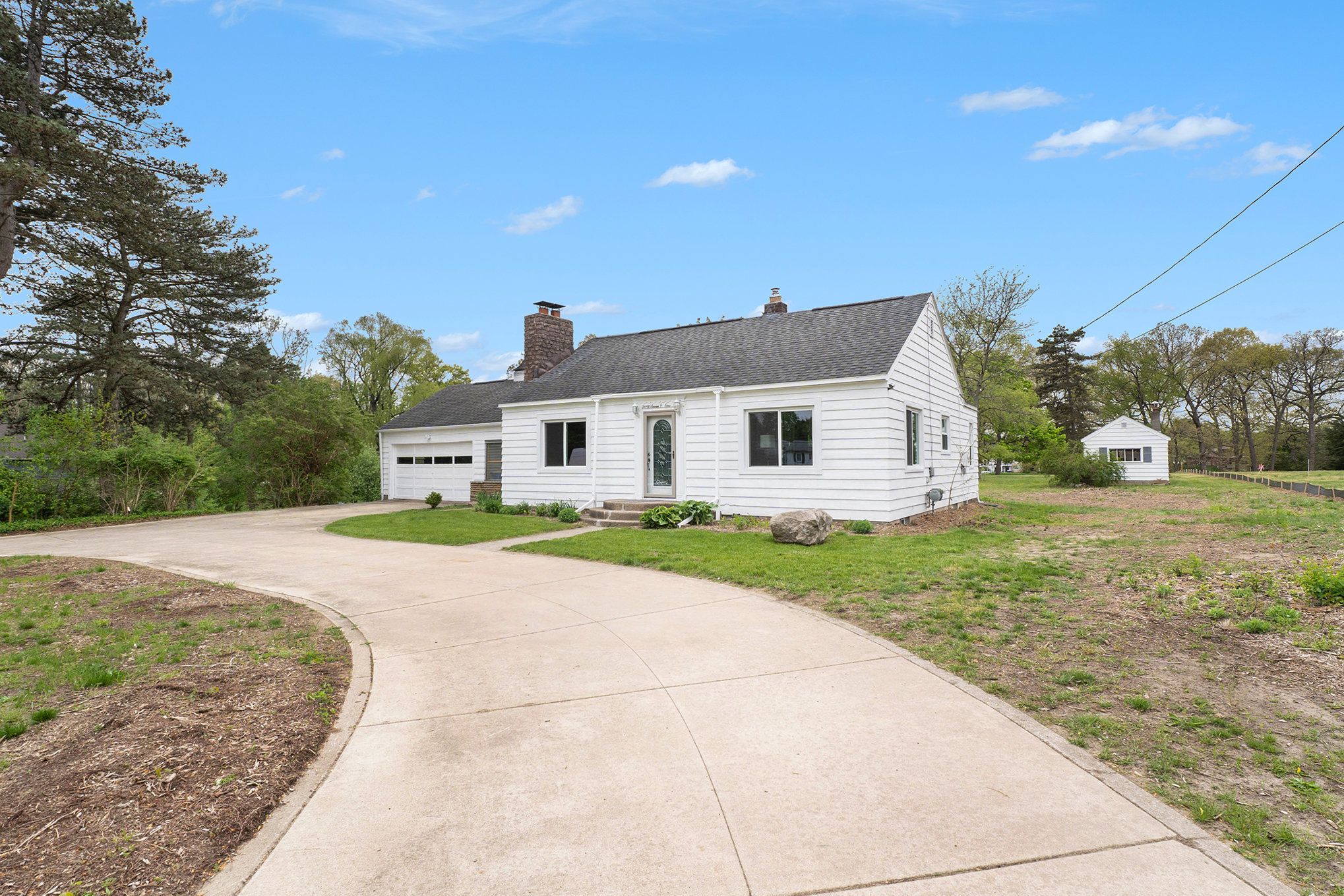 Photo 3 of 19 of 3701 CLINTONVILLE Road house