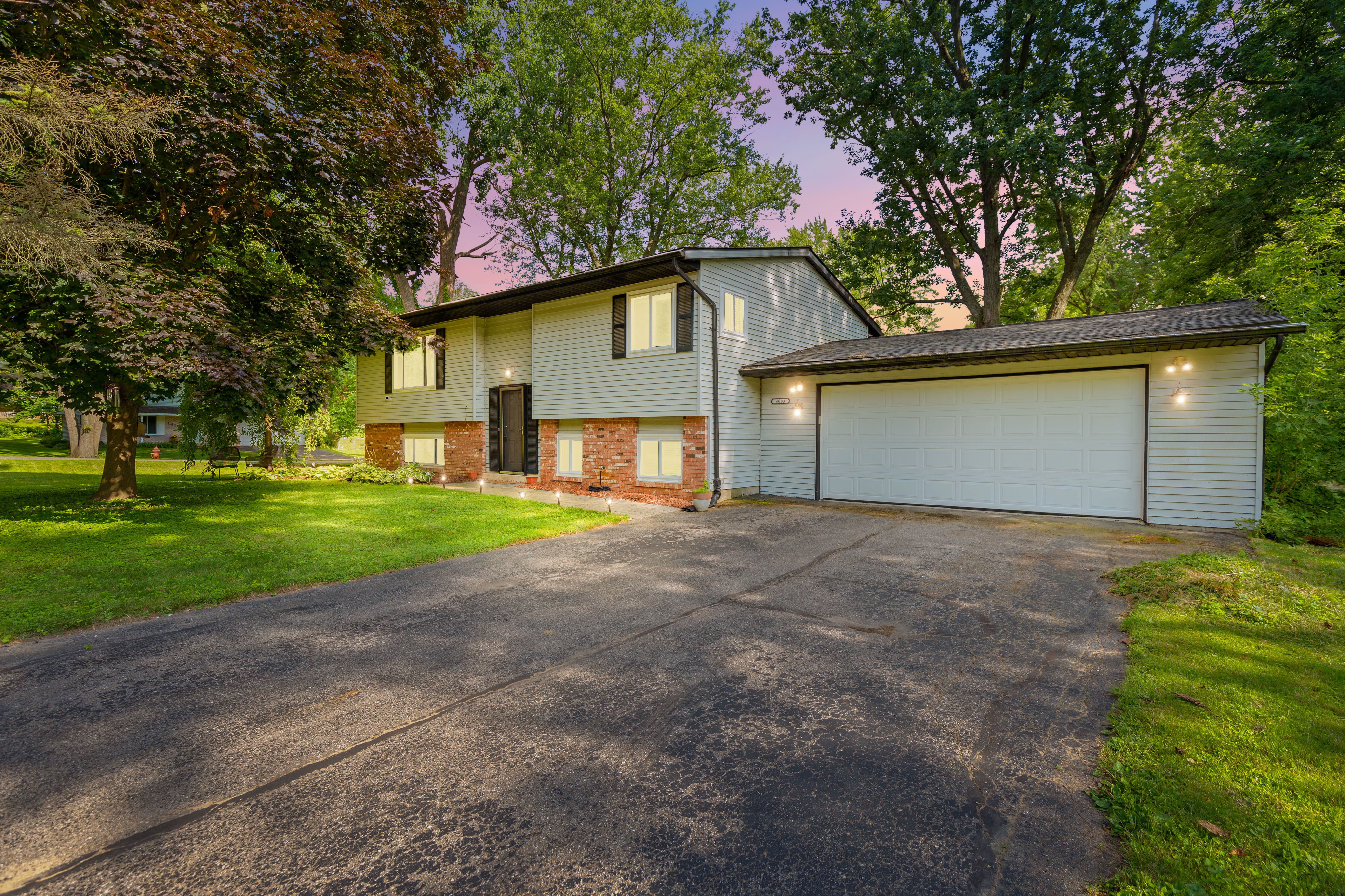 Photo 1 of 33 of 4083 LANARK Avenue house