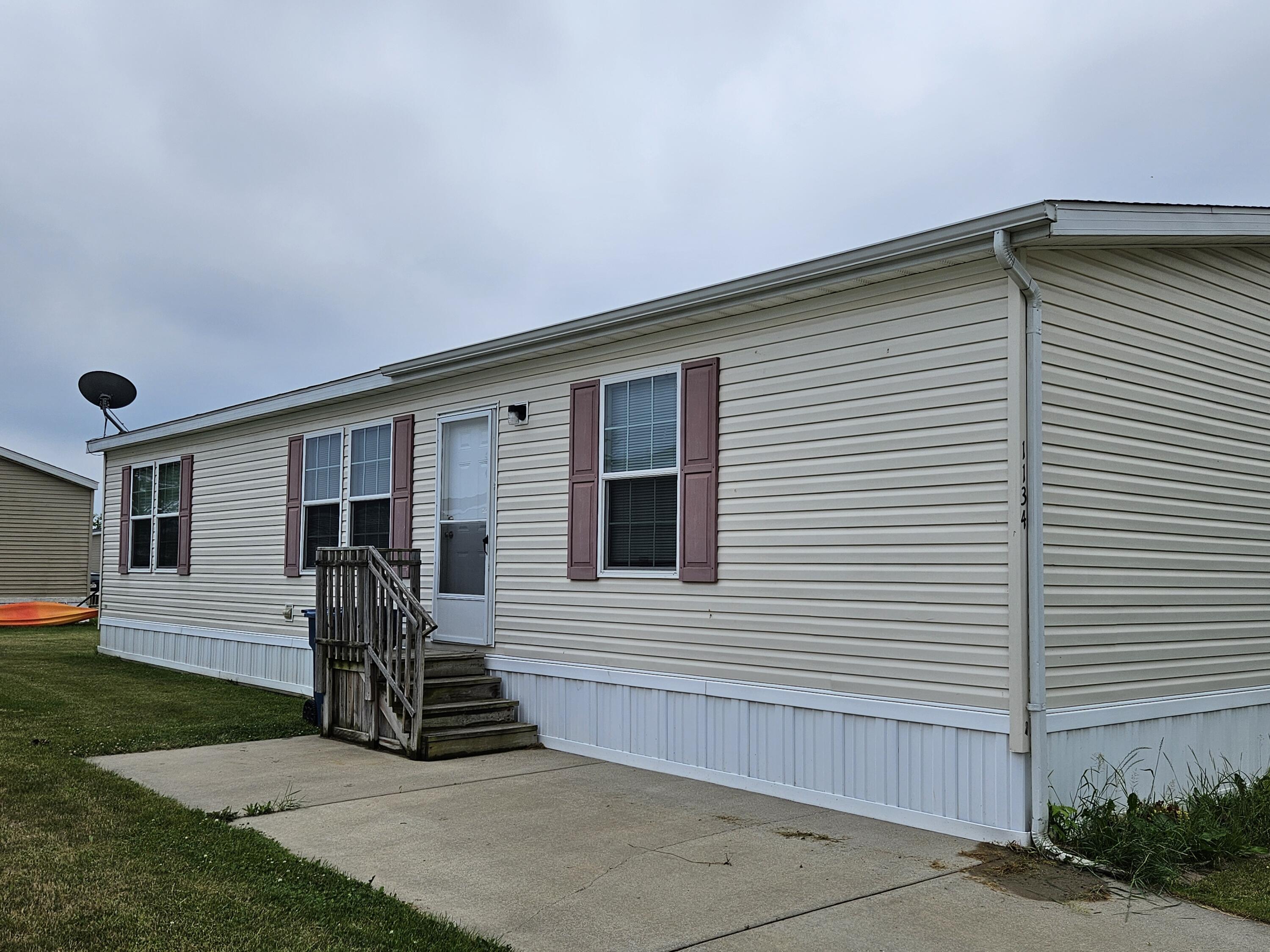 Photo 1 of 18 of 1134 Nicolson Street mobile home