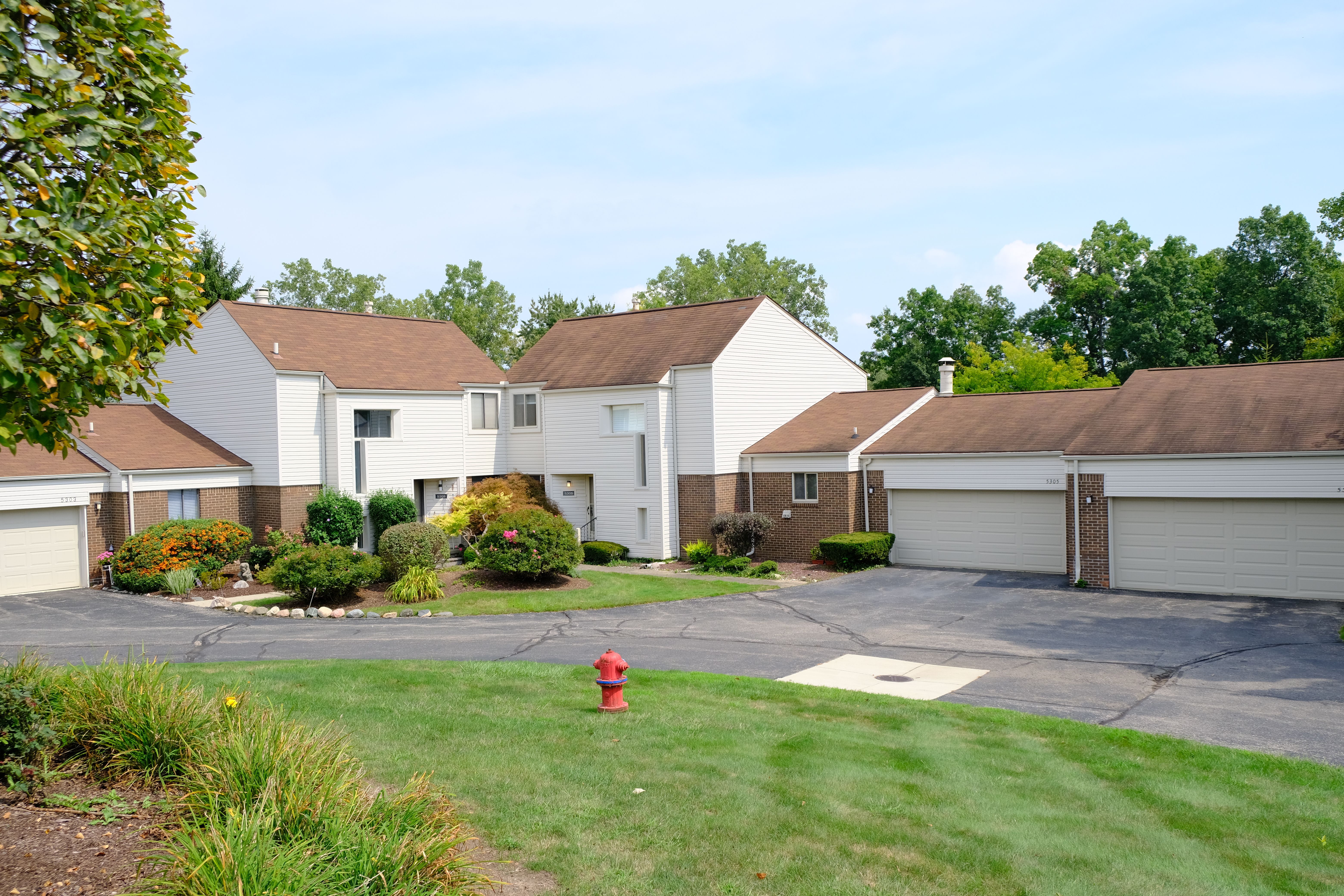 Photo 1 of 29 of 5305 FAIRWAY LN condo