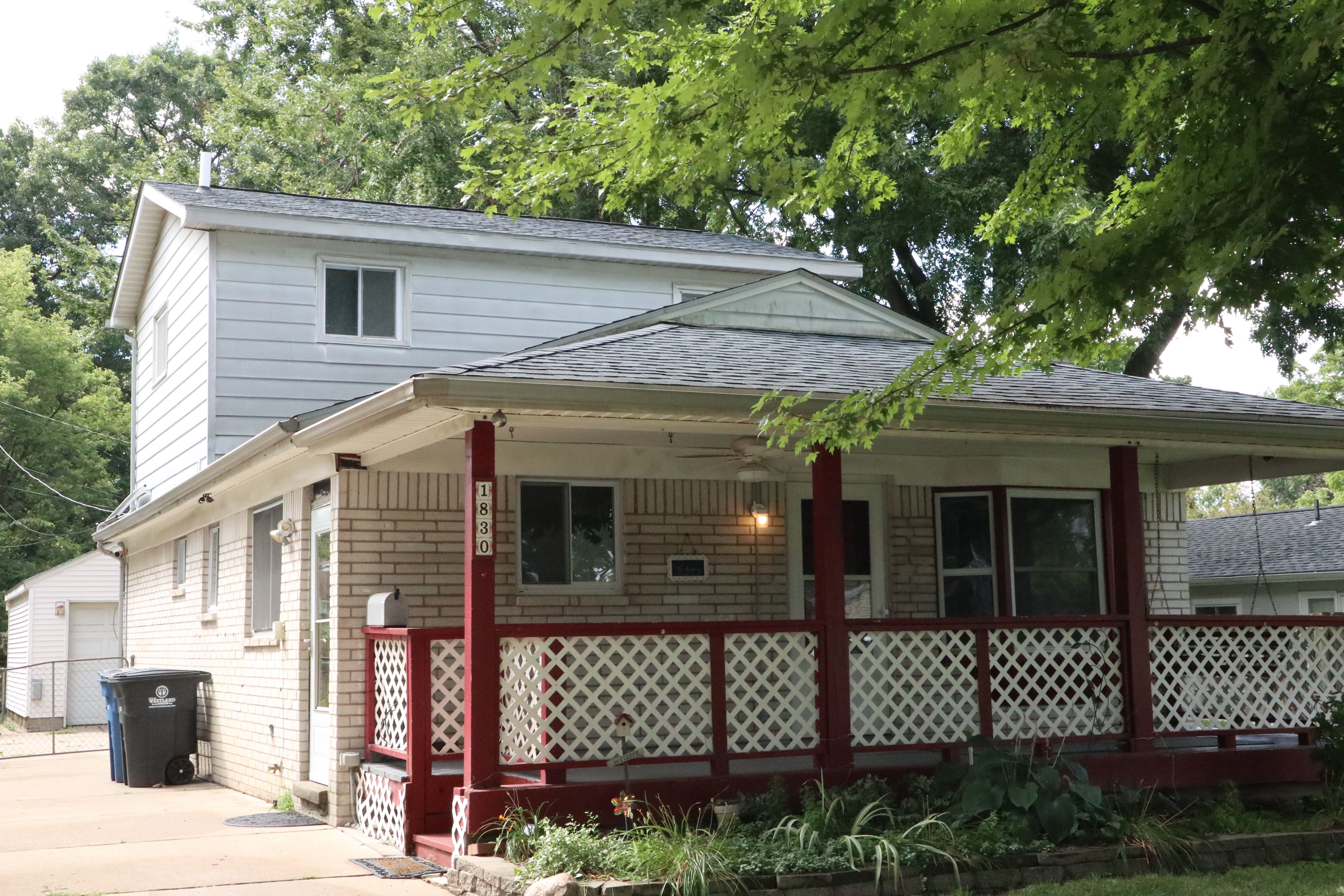 Photo 1 of 34 of 1830 S CHRISTINE house