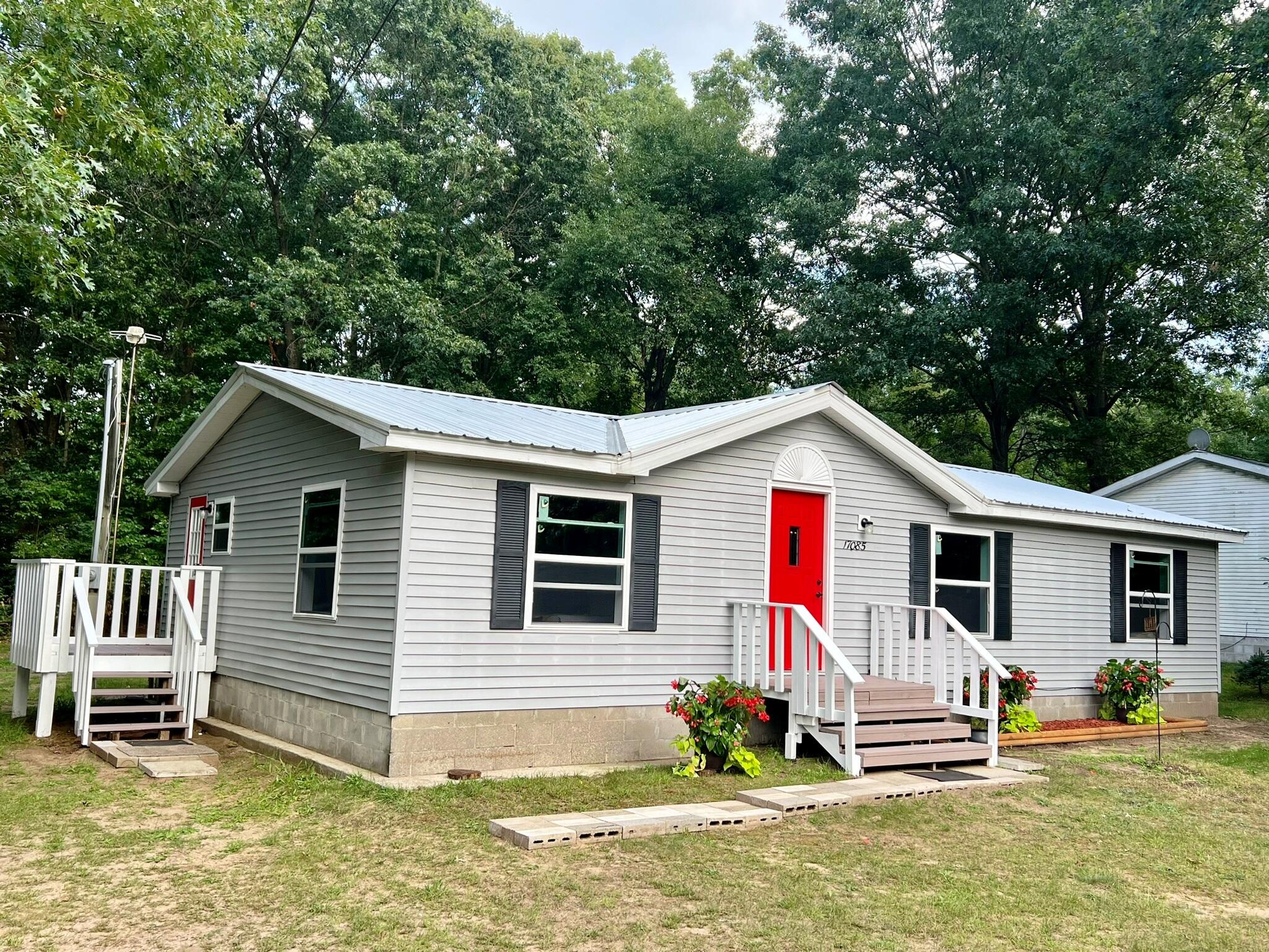 Photo 3 of 36 of 17085 Seneca Drive mobile home