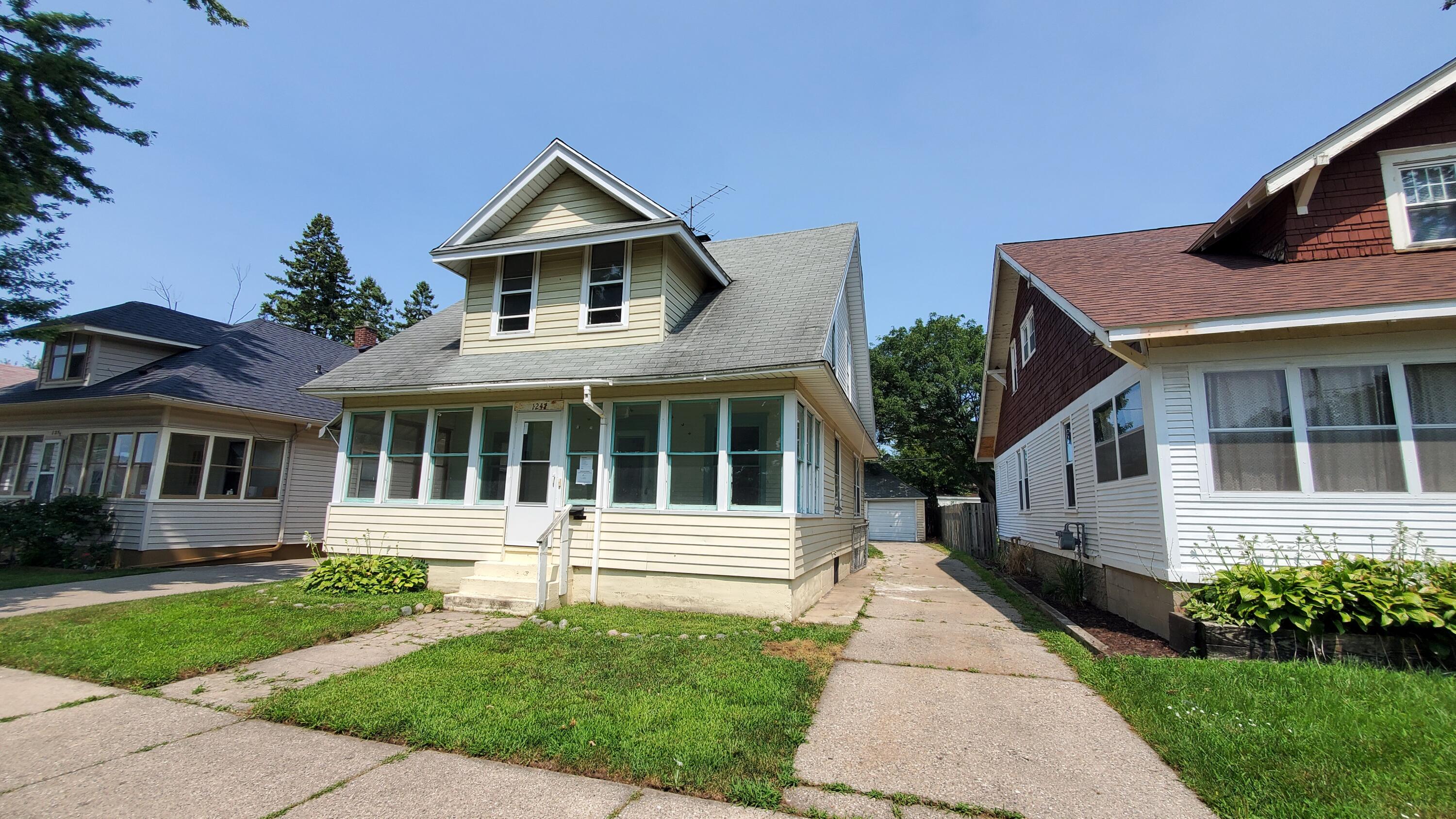 Photo 15 of 20 of 1247 Rathbone Street SW house