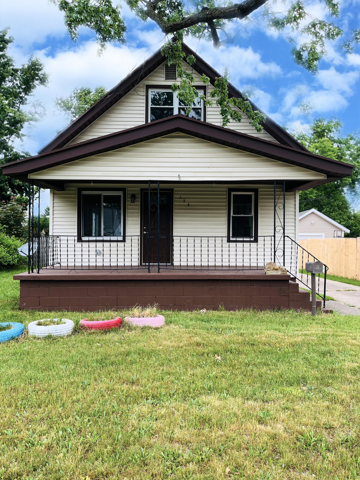 Photo 1 of 23 of 123 Freedom Street SE house