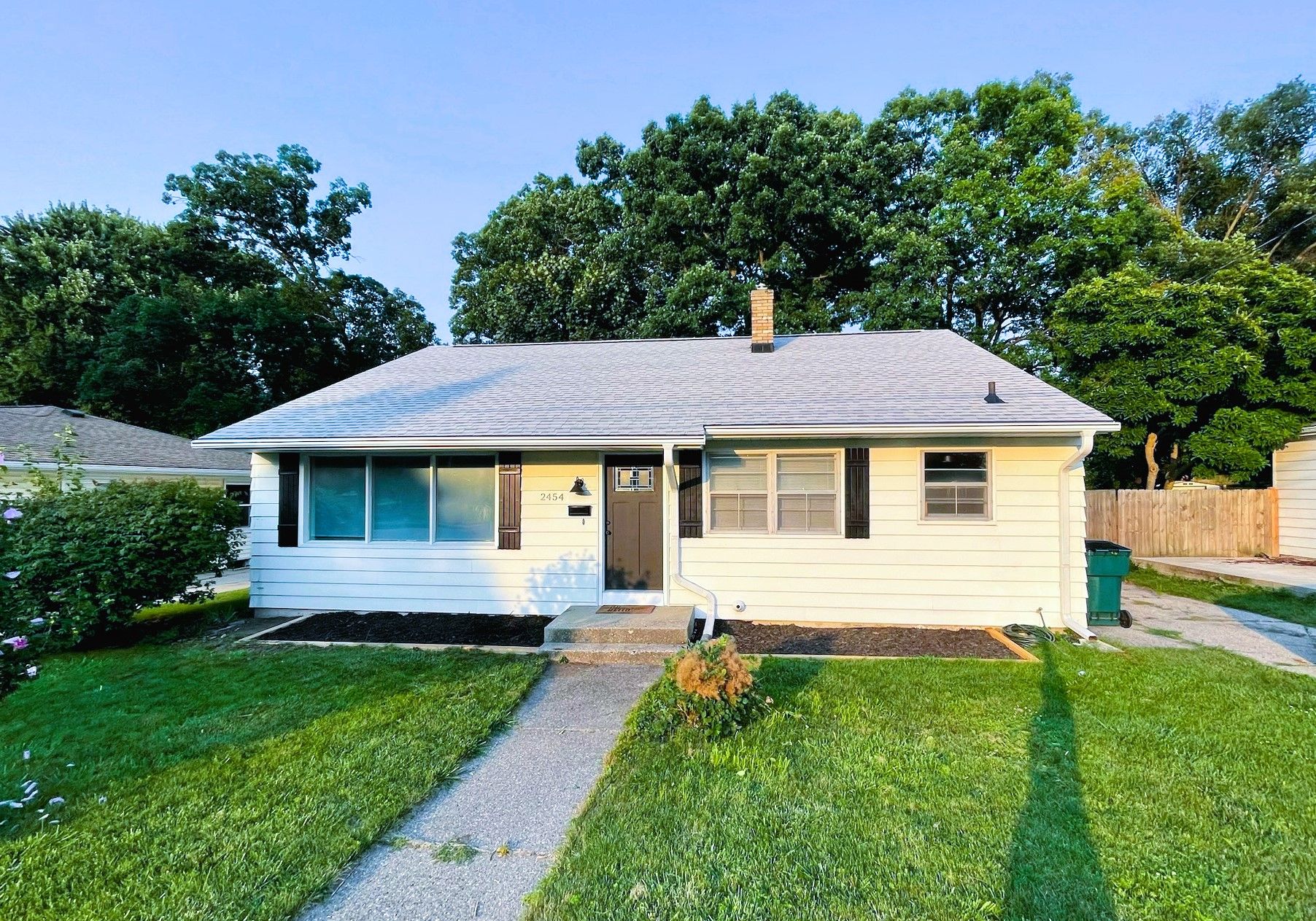 Photo 1 of 17 of 2454 DE HOOP Avenue SW house