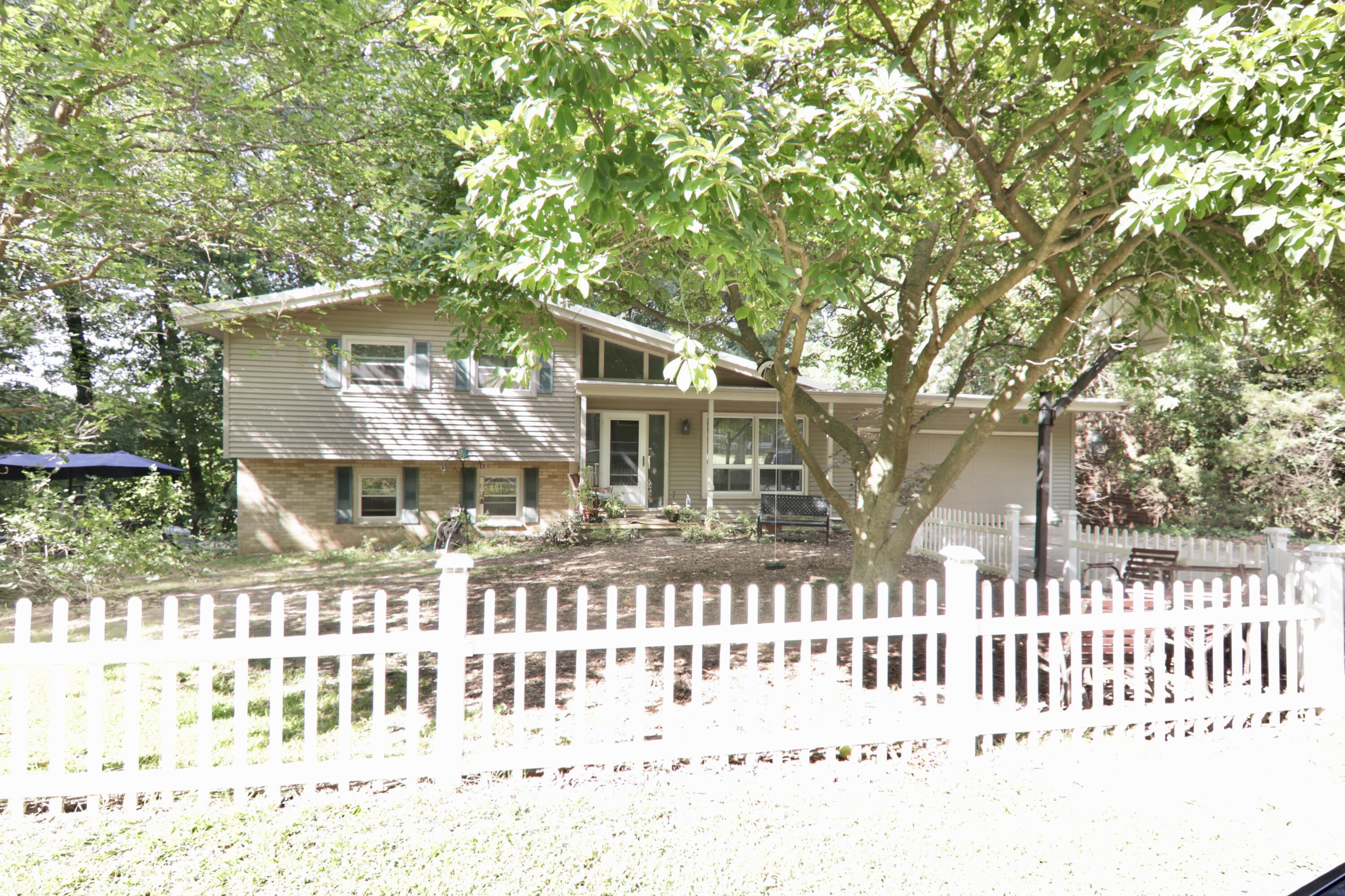 Photo 4 of 38 of 2369 Crestview Drive SW house