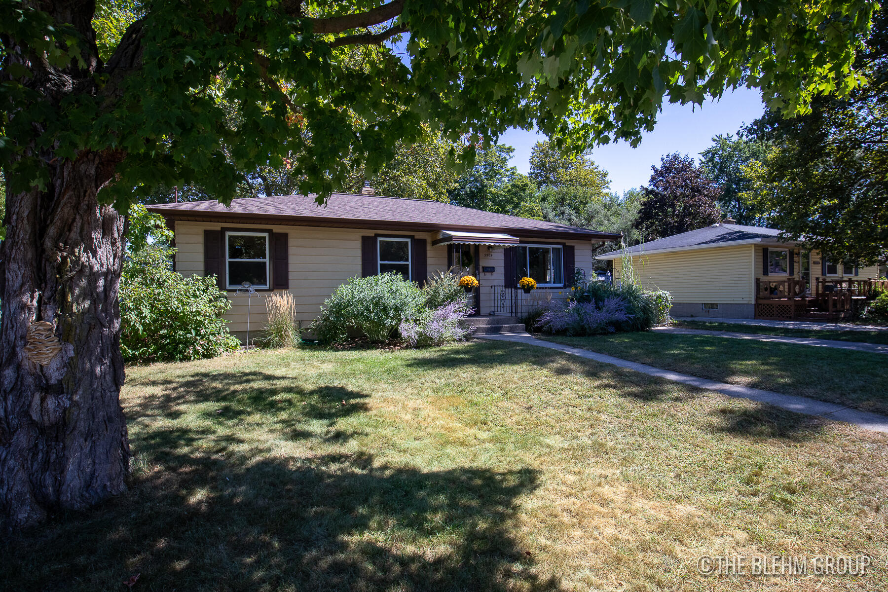 Photo 2 of 26 of 3504 Wyoming Avenue SW house