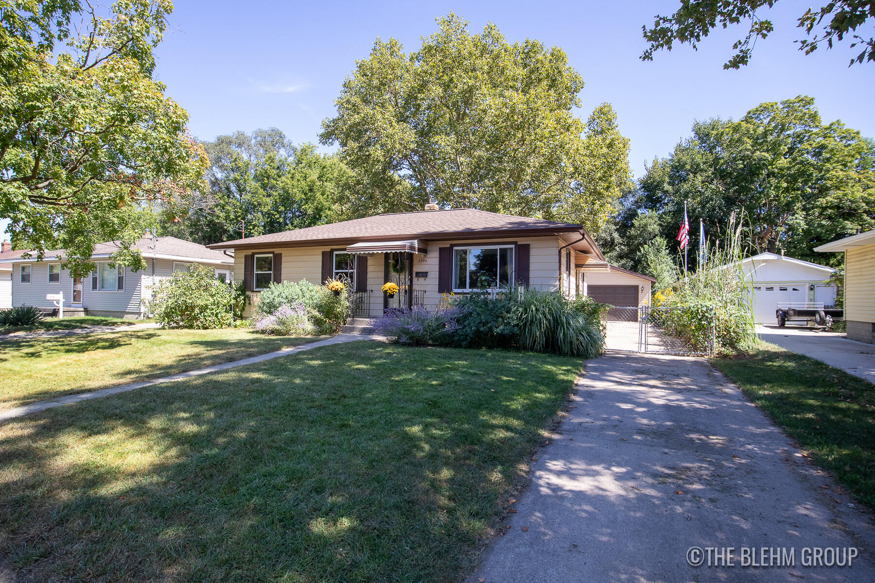 Photo 3 of 26 of 3504 Wyoming Avenue SW house