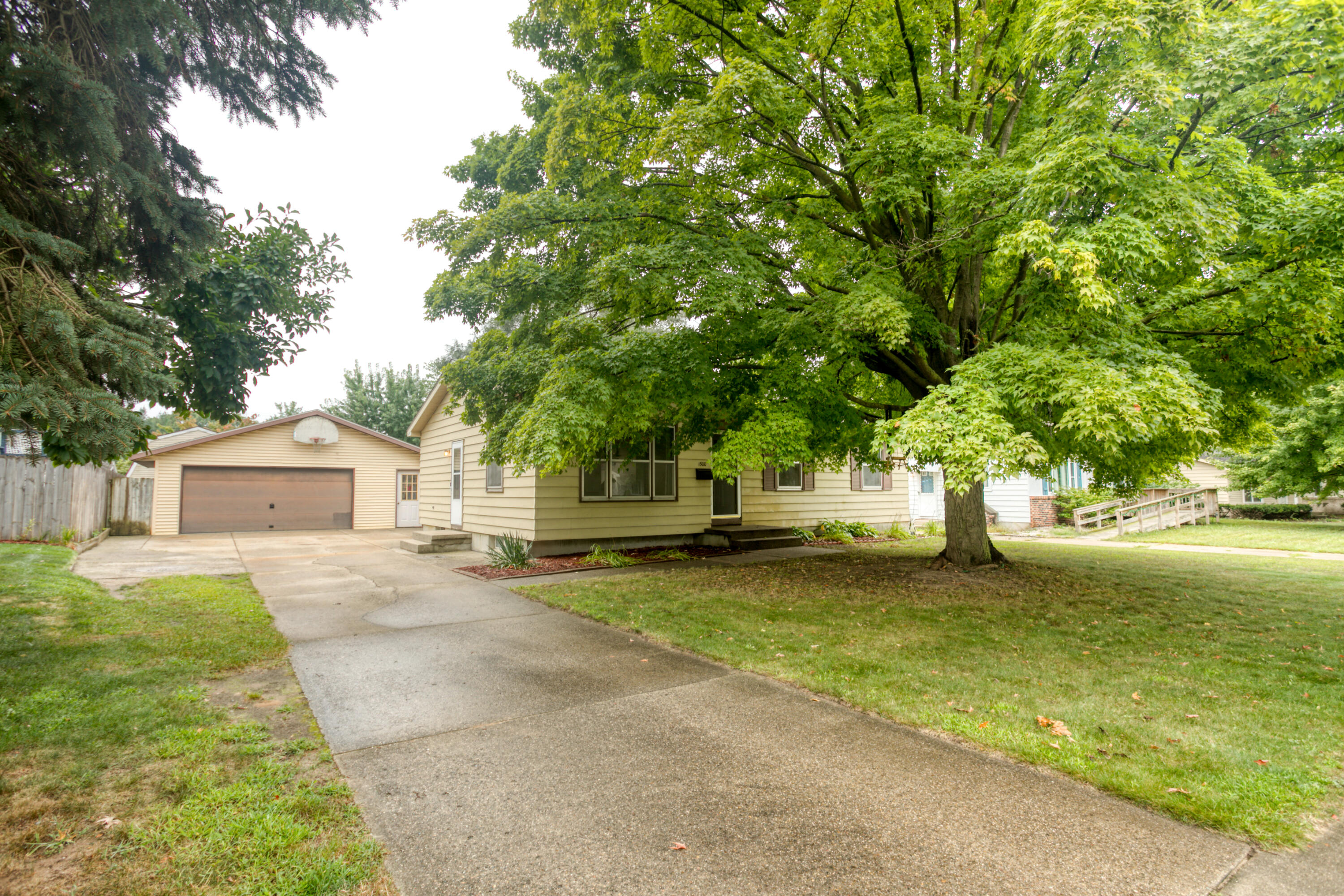 Photo 1 of 39 of 1500 Ariebill Street SW house