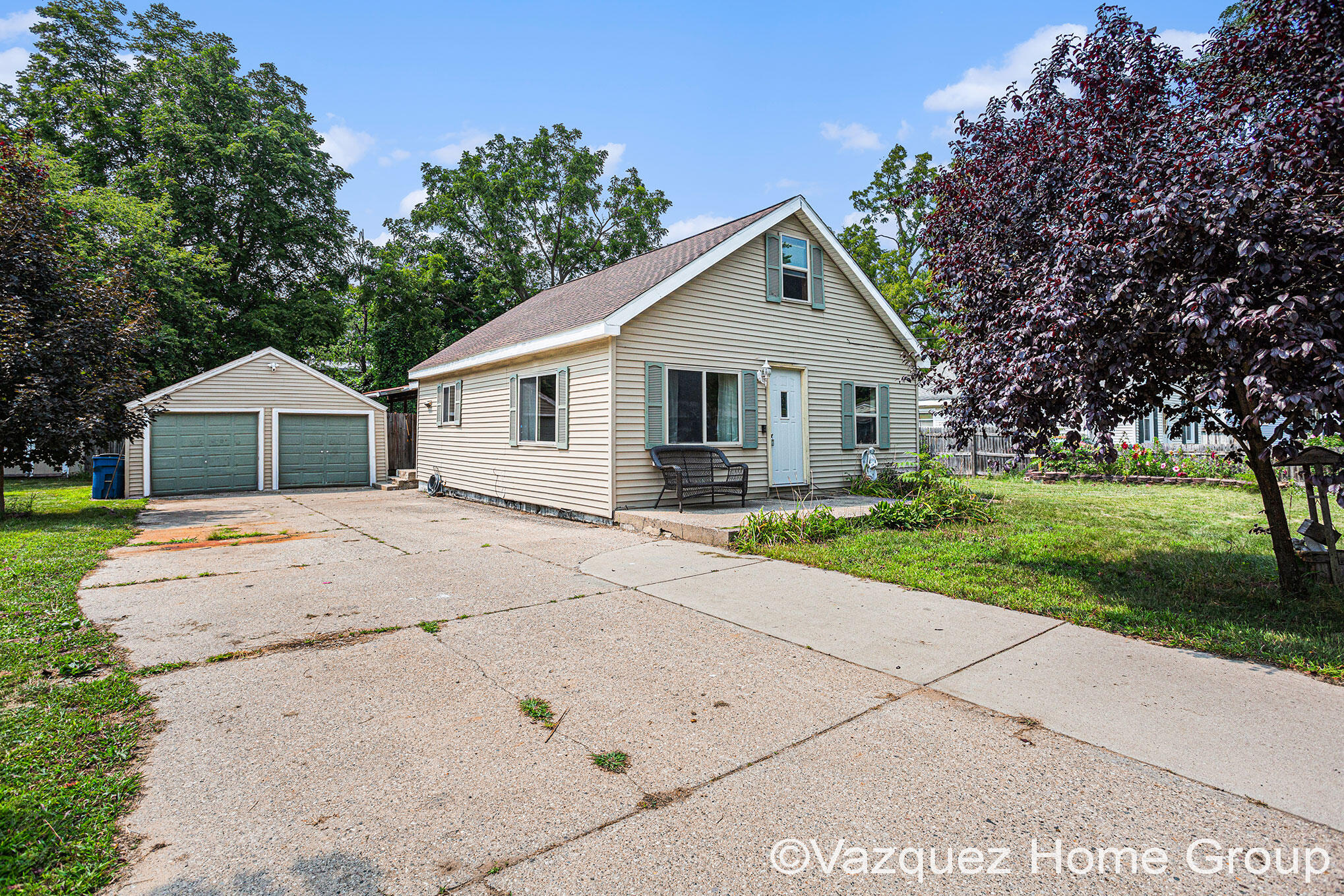 Photo 4 of 42 of 5529 Averill Avenue SW house