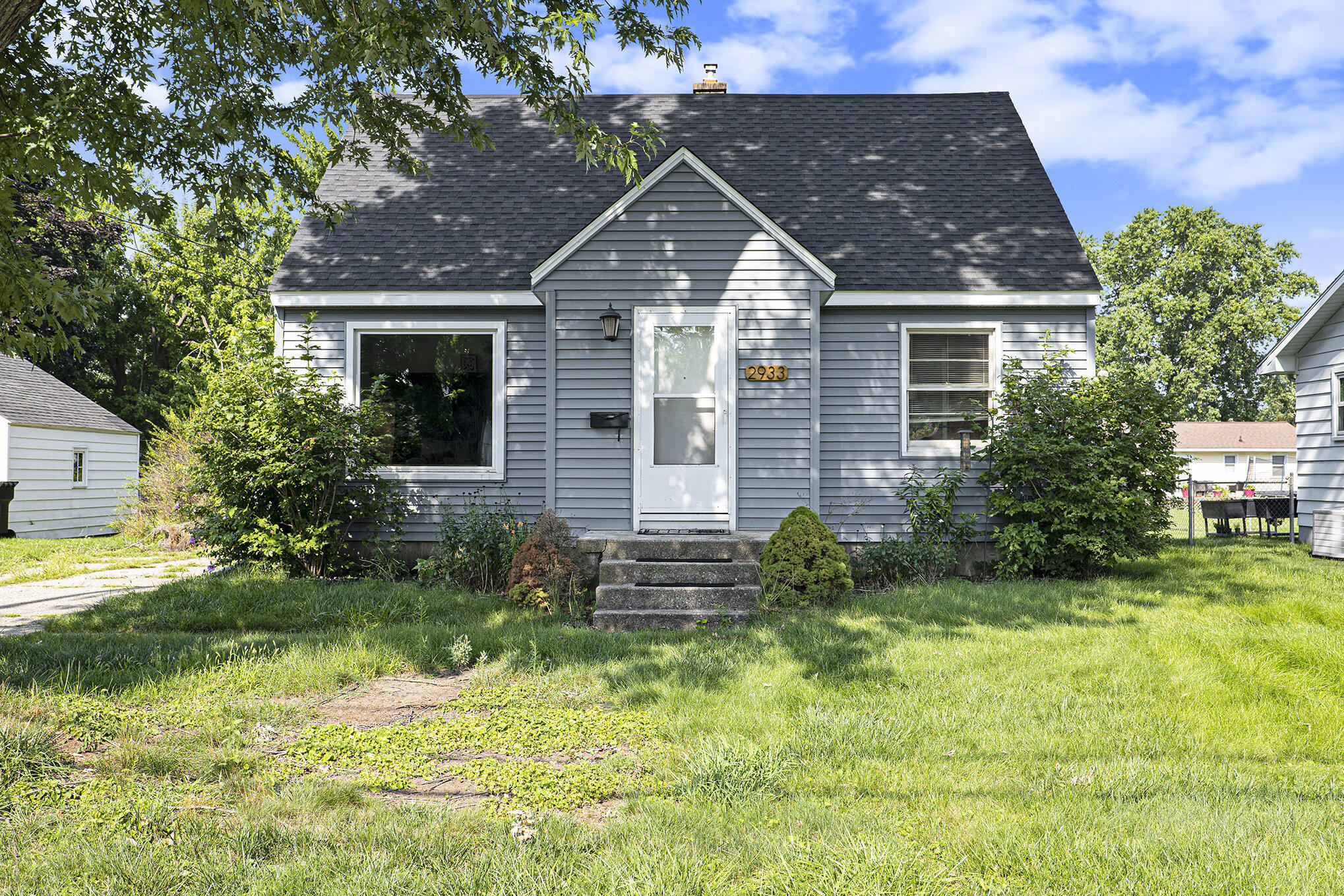 Photo 1 of 20 of 2933 Sharon Avenue SW house