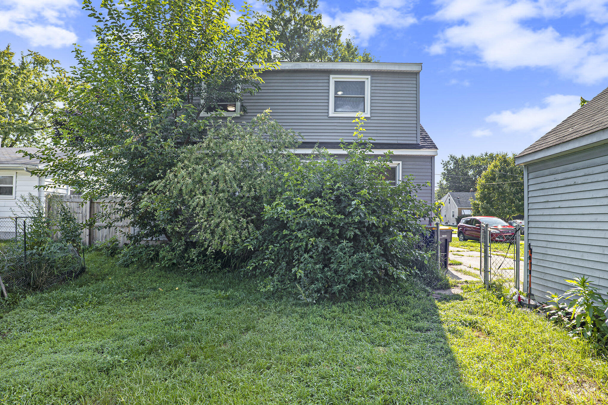 Photo 16 of 20 of 2933 Sharon Avenue SW house