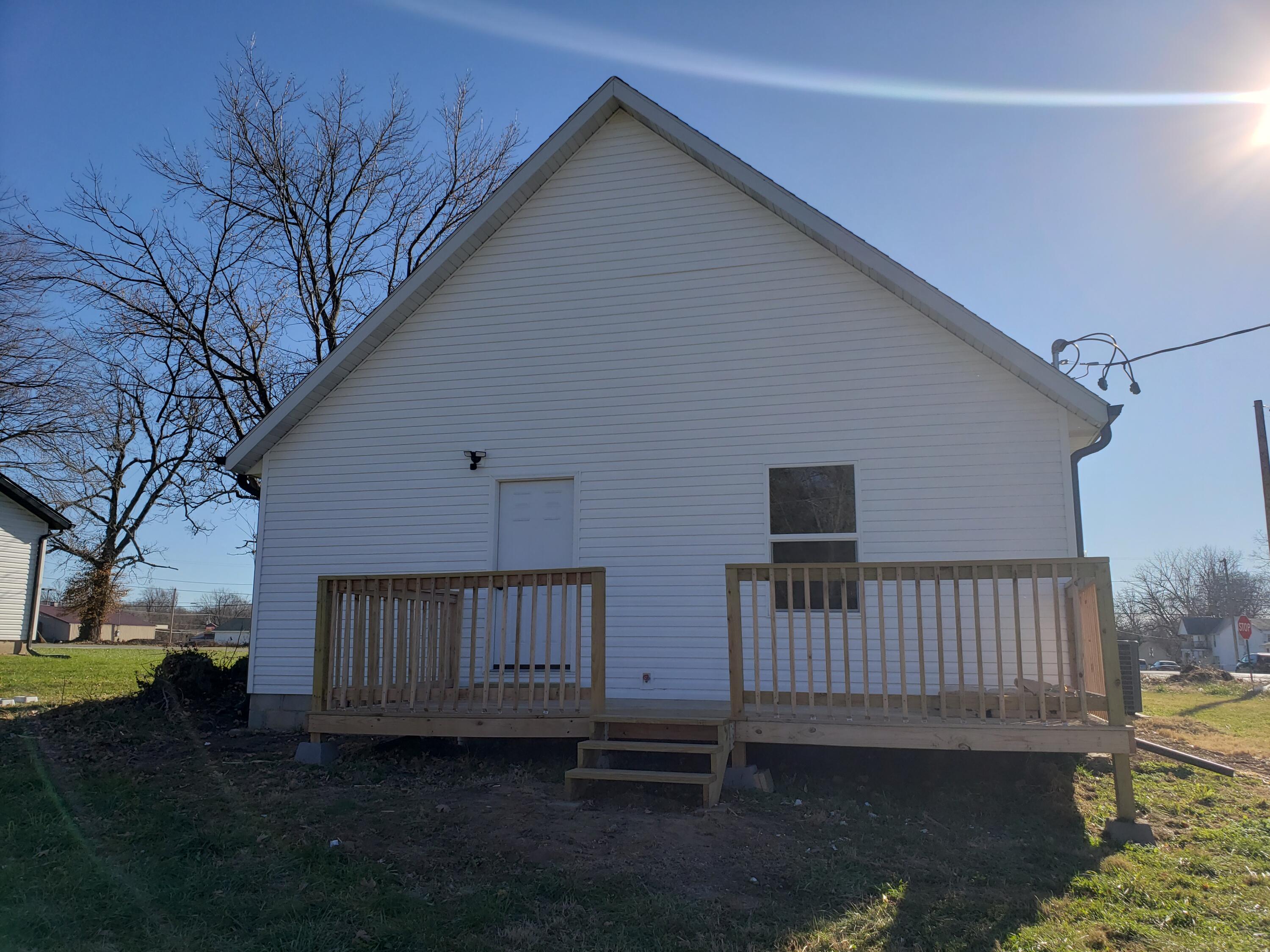 Photo 18 of 24 of 103 East Anderson Street house