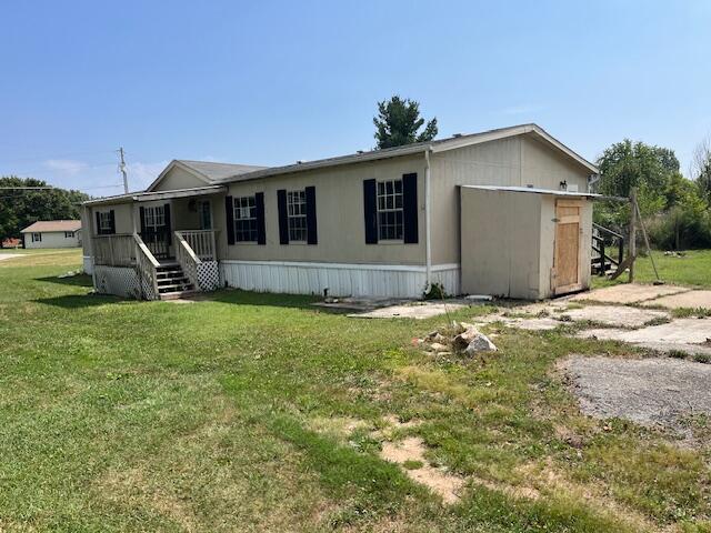 Photo 3 of 18 of 204 Pin Oak Lane mobile home