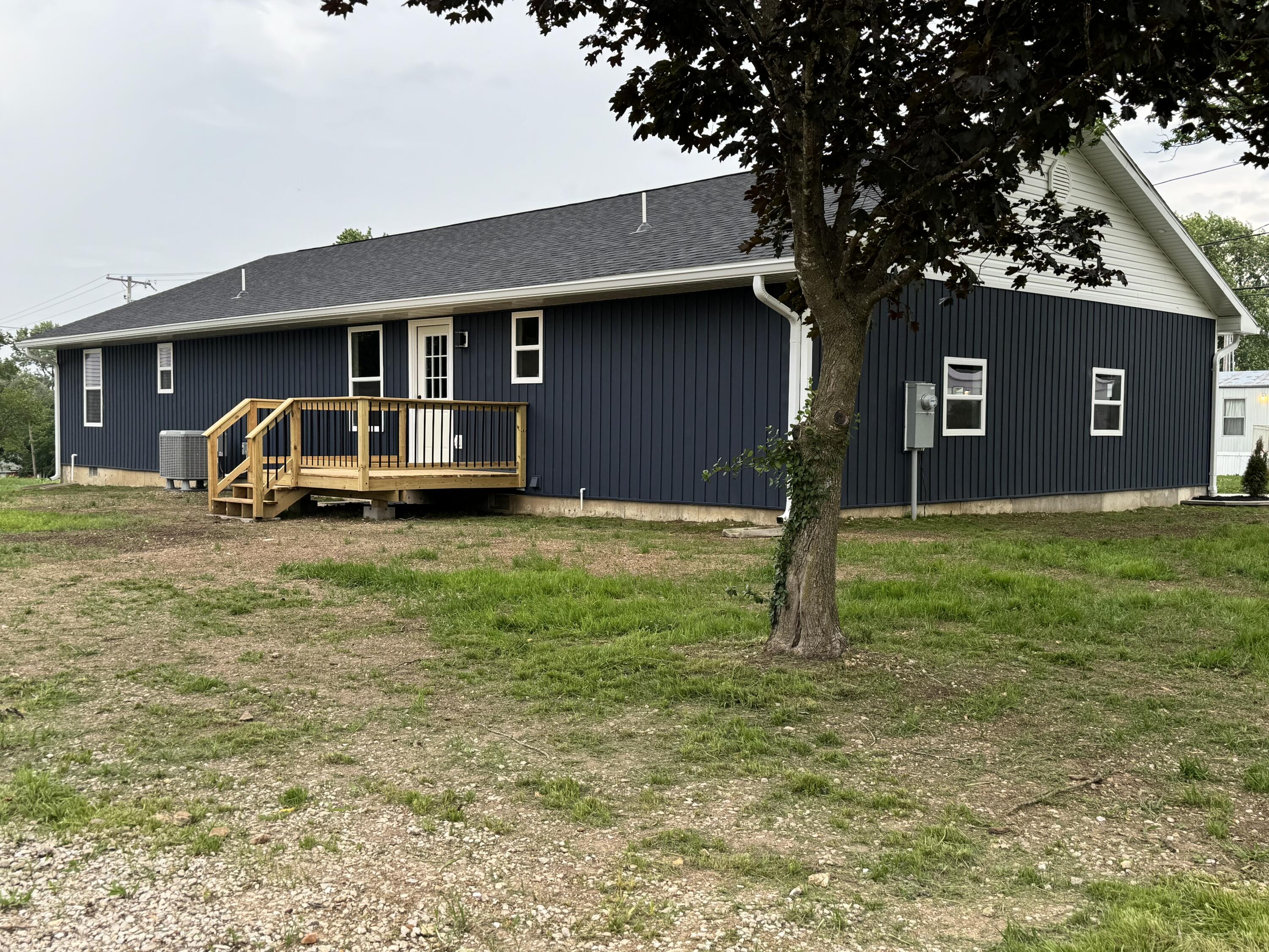 Photo 2 of 15 of 803 North Locust Street house