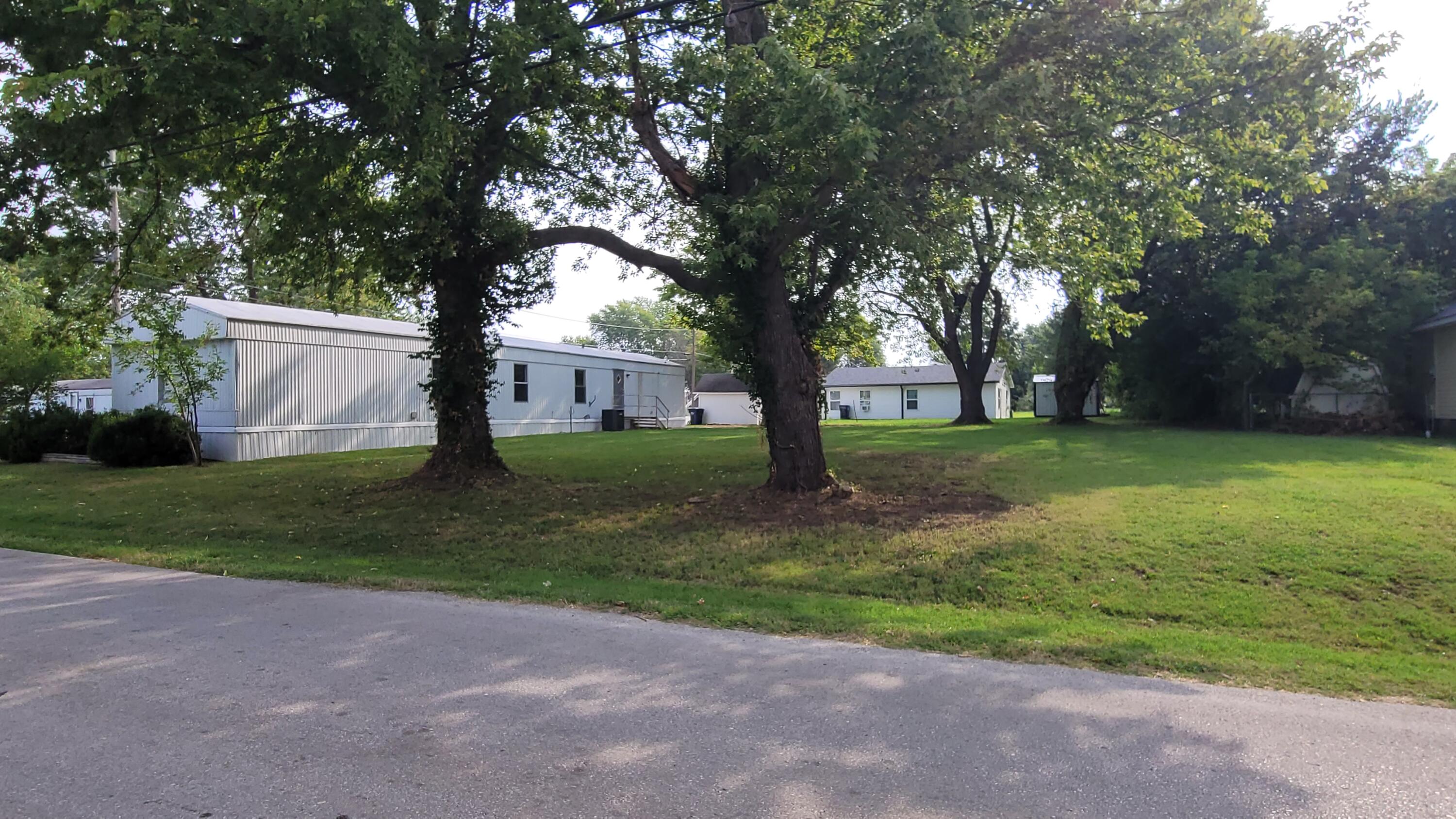 Photo 2 of 3 of 320 West Ramsey Street mobile home