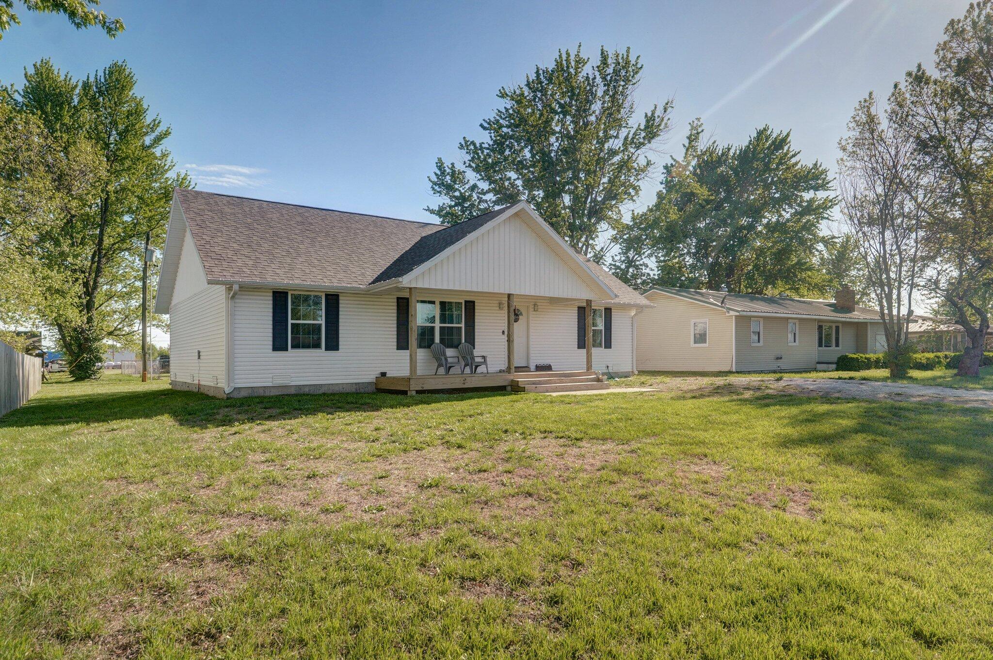 Photo 1 of 25 of 1302 West Missouri Street house