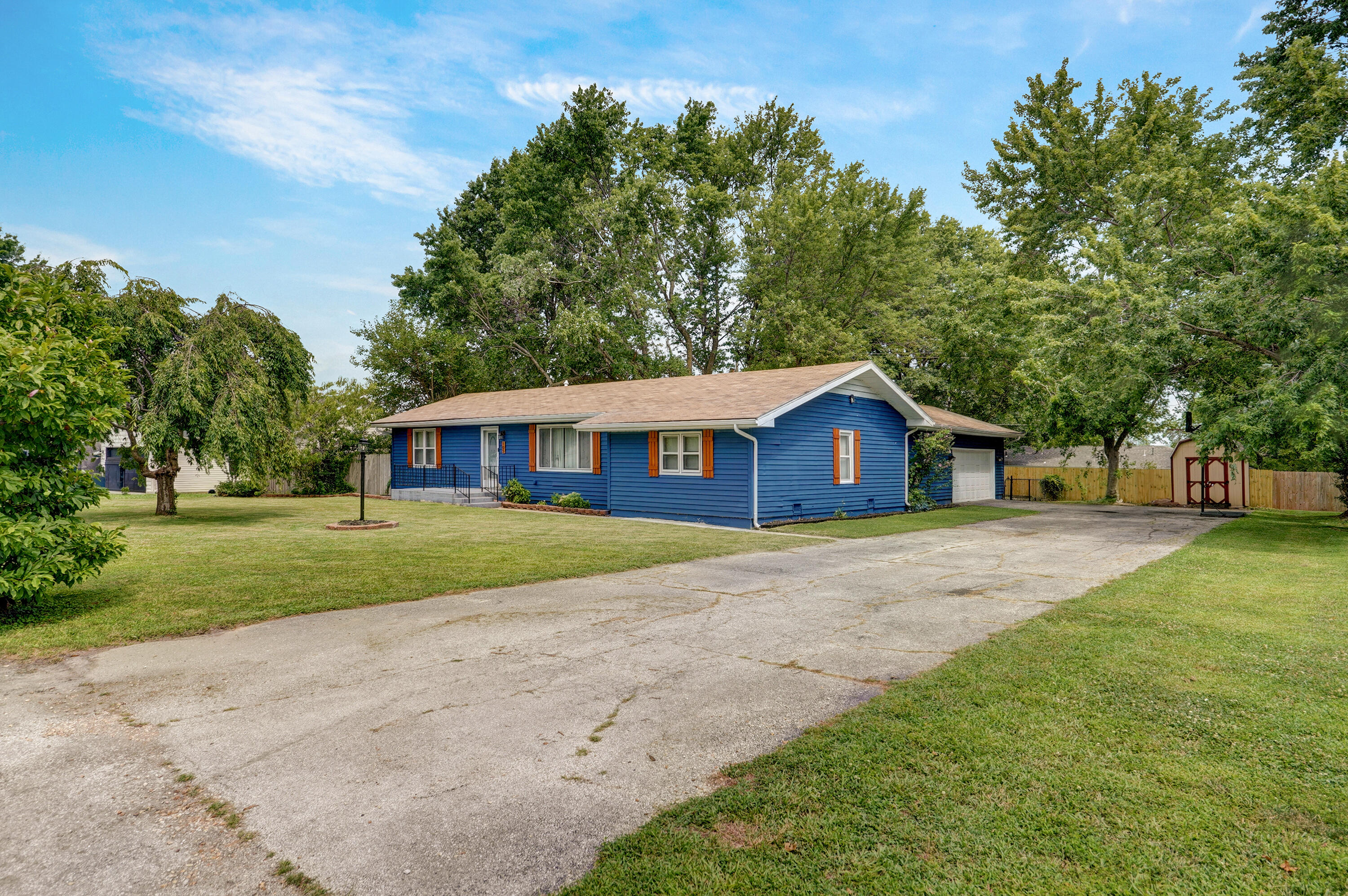 Photo 1 of 34 of 105 East Meadowbrook Avenue house