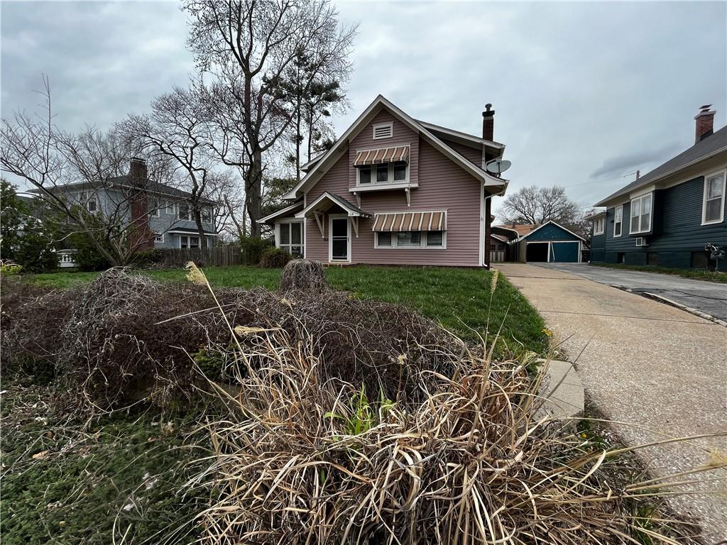 Photo 1 of 33 of 114 E Linden Avenue house