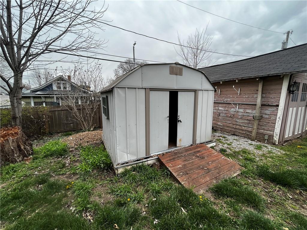 Photo 11 of 33 of 114 E Linden Avenue house