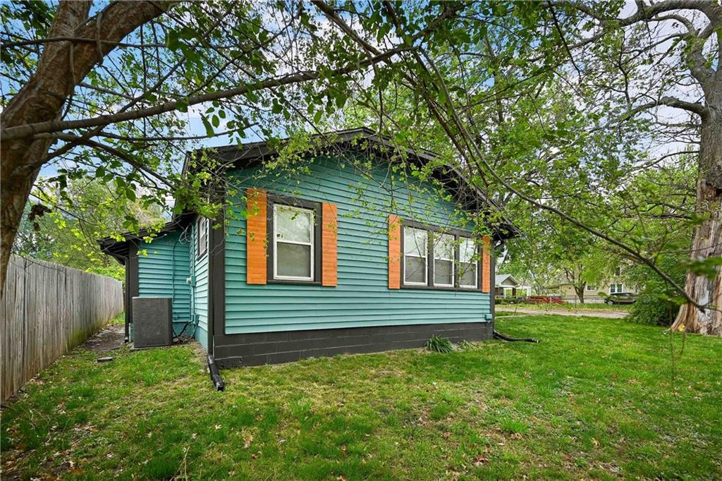 Photo 5 of 19 of 507 S Hardy Avenue house