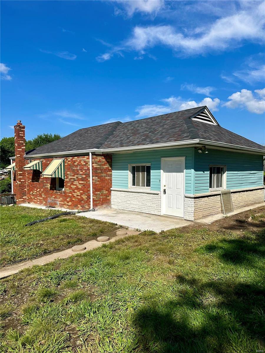 Photo 3 of 15 of 7162 Beulah Avenue house