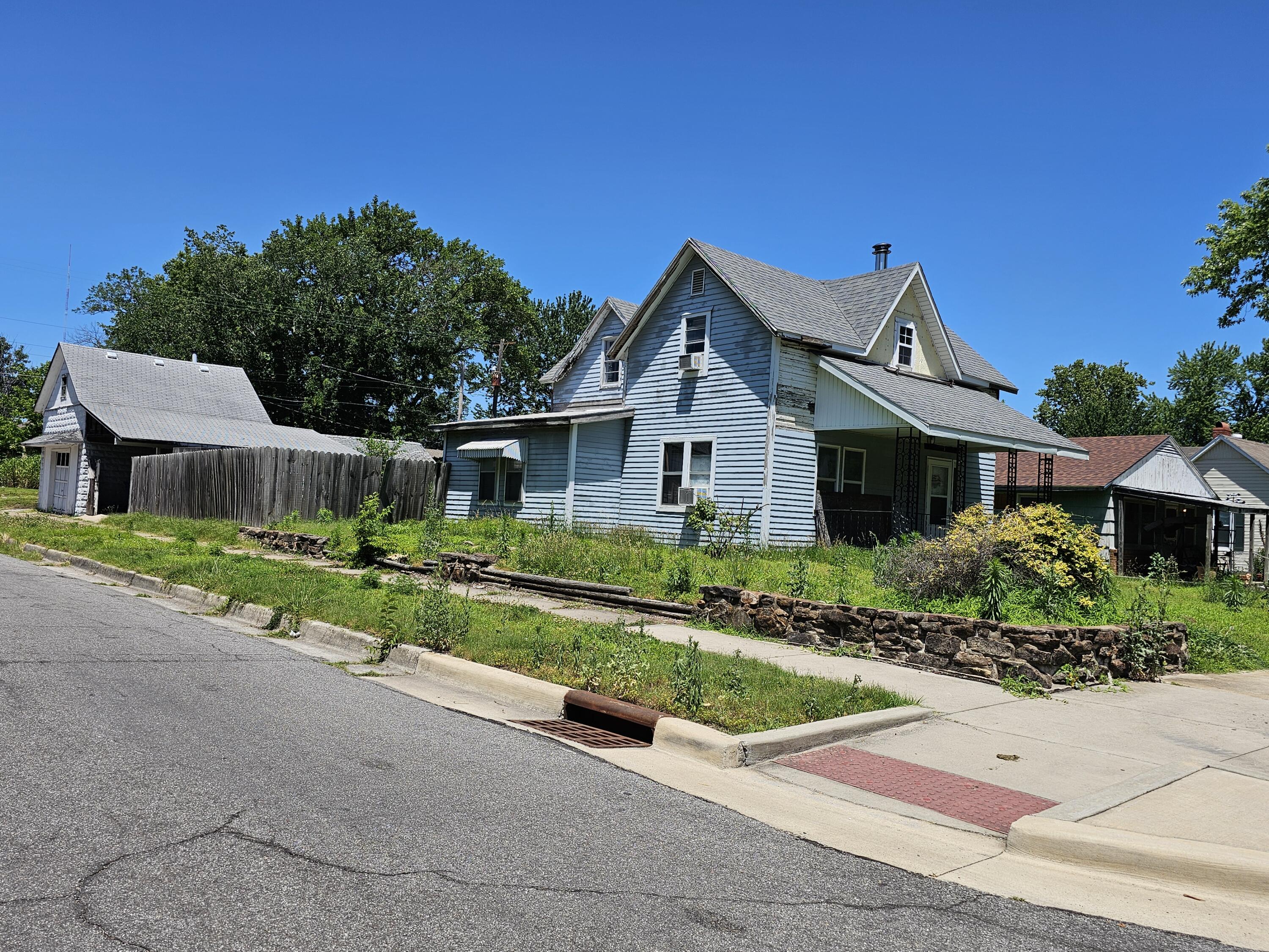 Photo 1 of 13 of 1624 South Jackson Avenue house